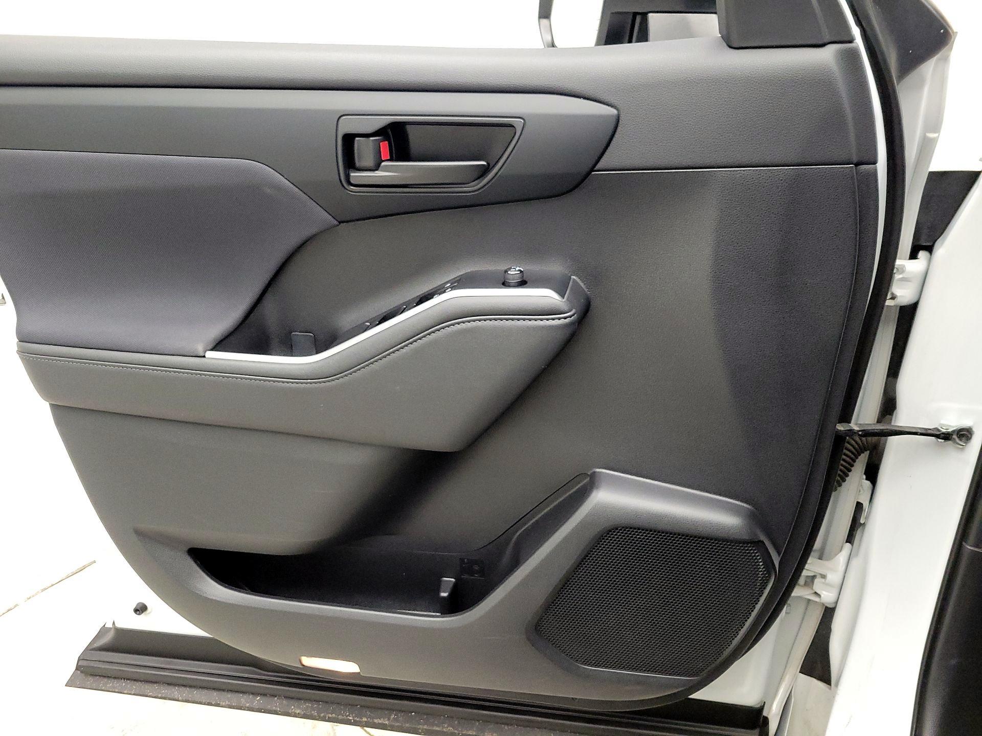 Thumbnail: 2024 Toyota Highlander - 12