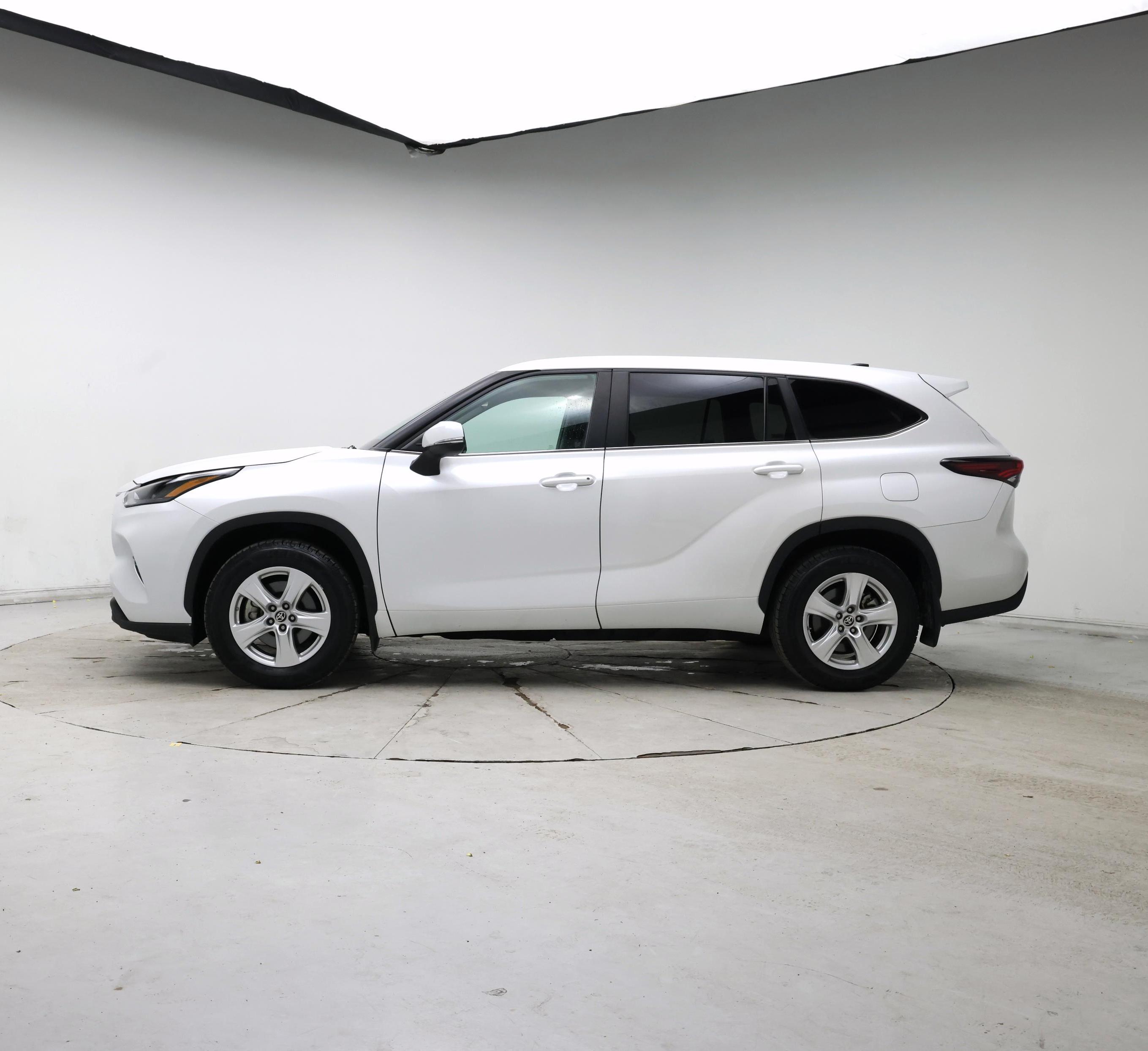 Thumbnail: 2024 Toyota Highlander - 3