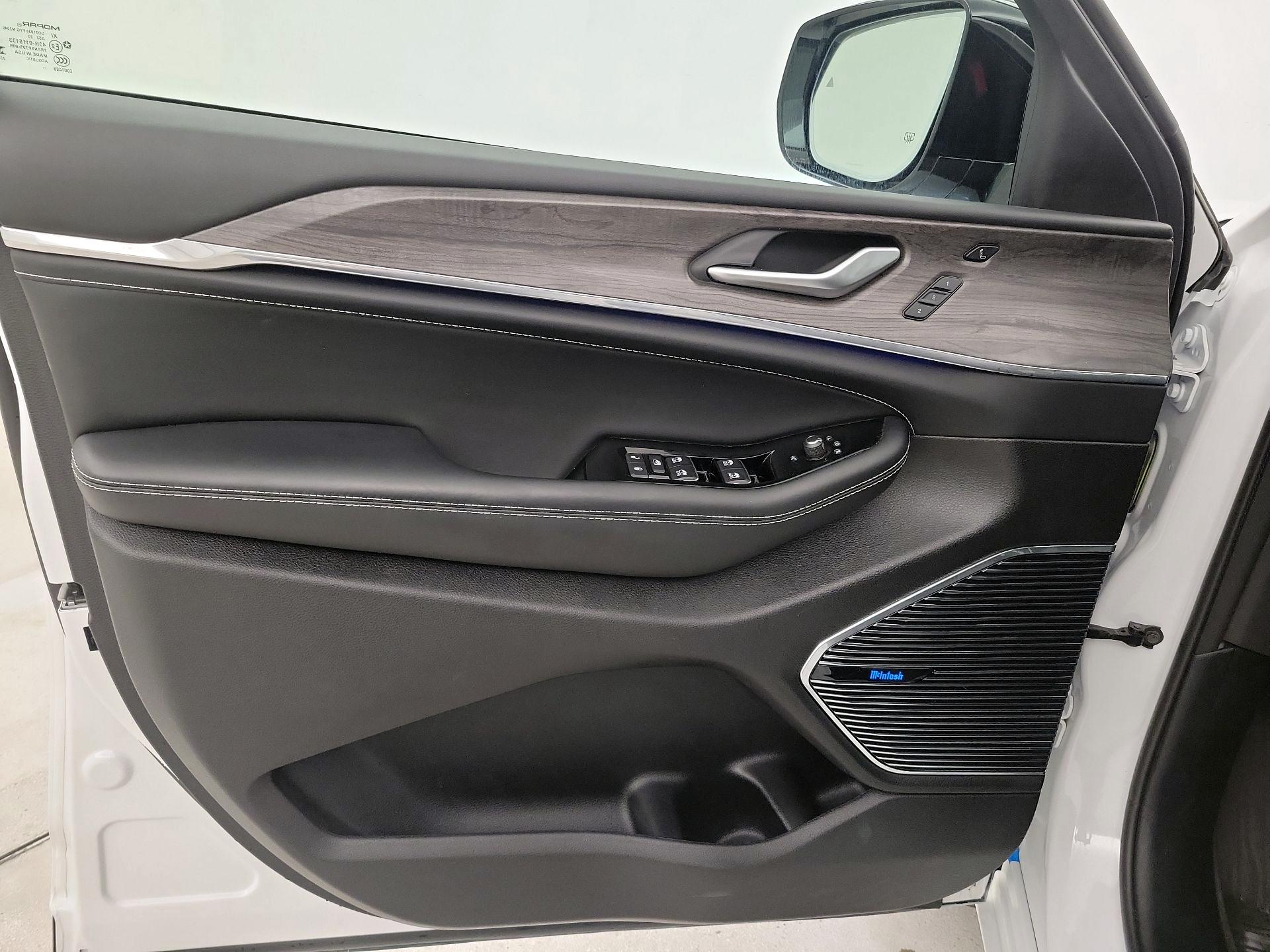 Thumbnail: 2024 Jeep Grand Cherokee - 12