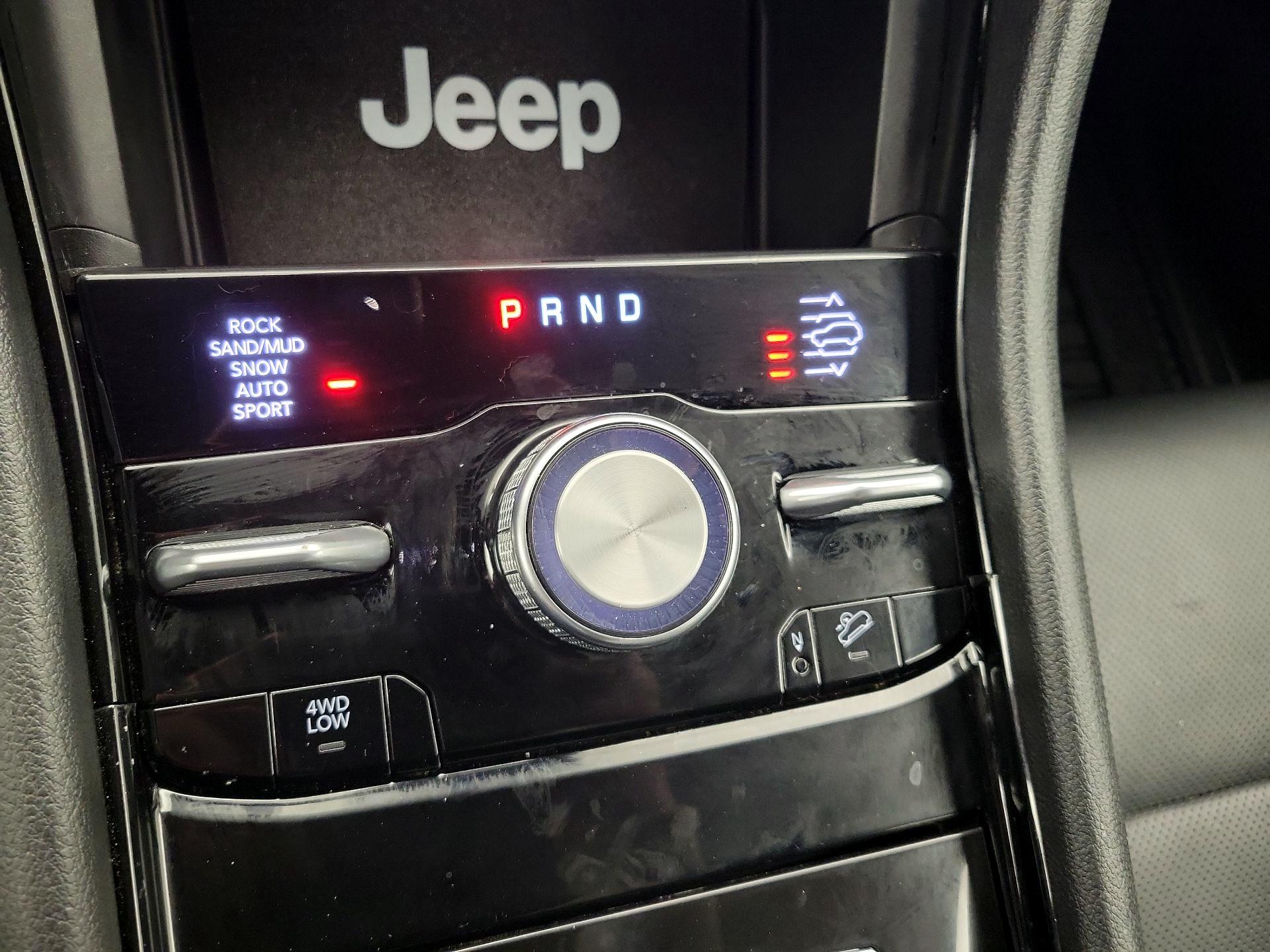 Thumbnail: 2024 Jeep Grand Cherokee - 18