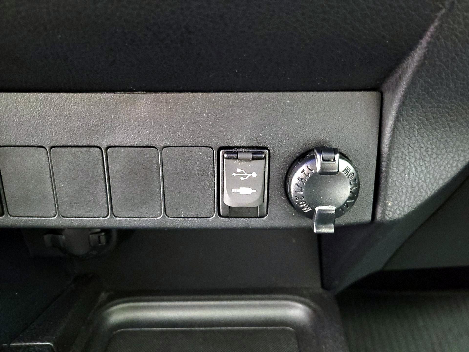 Thumbnail: 2017 Toyota RAV4 - 18