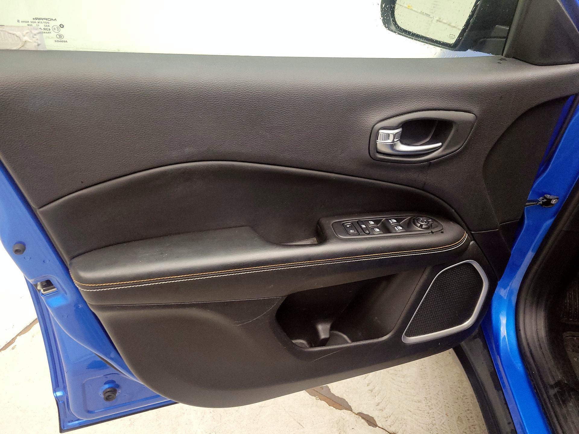 Thumbnail: 2018 Jeep Compass - 12