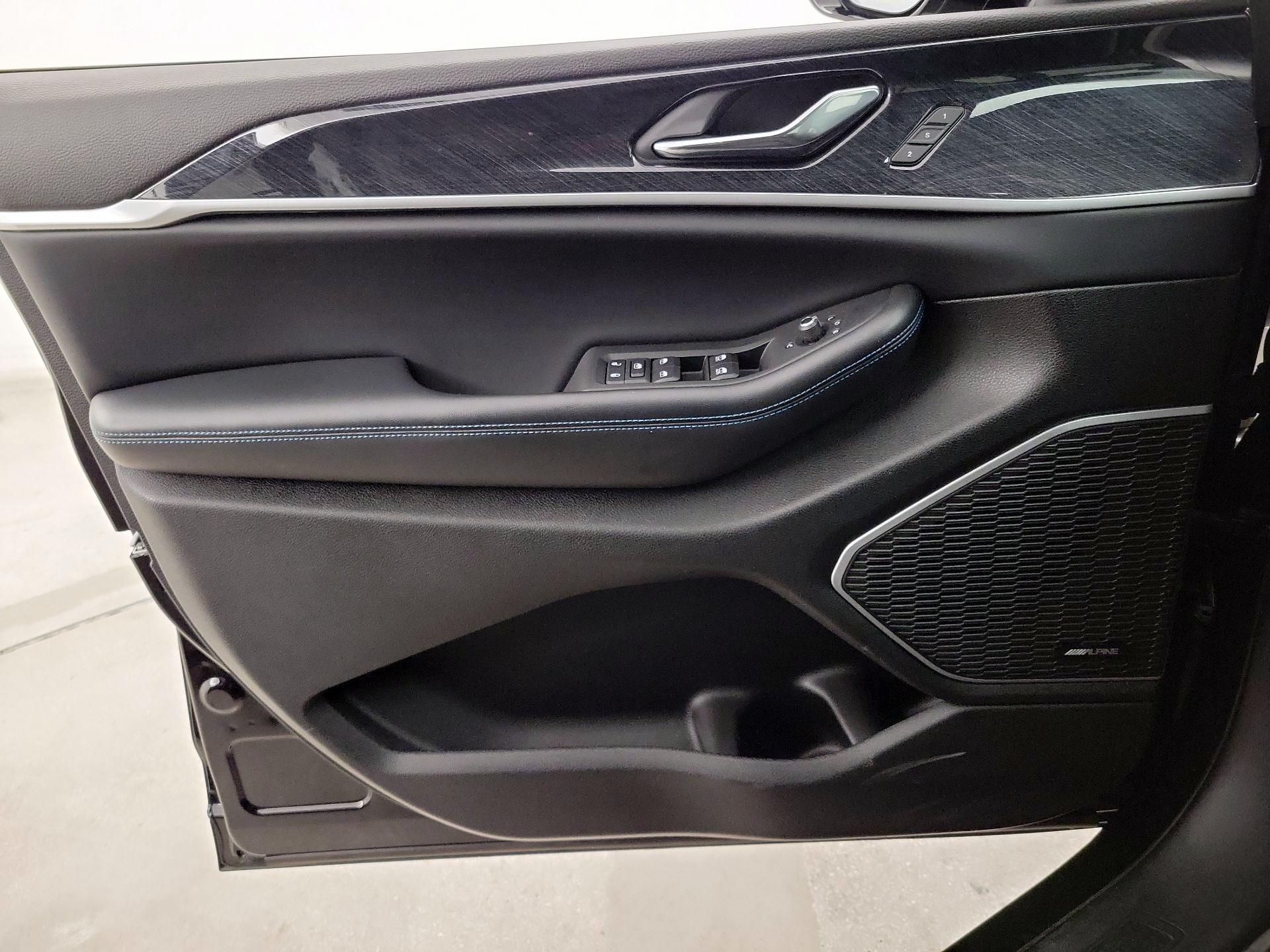 Thumbnail: 2024 Jeep Grand Cherokee - 12