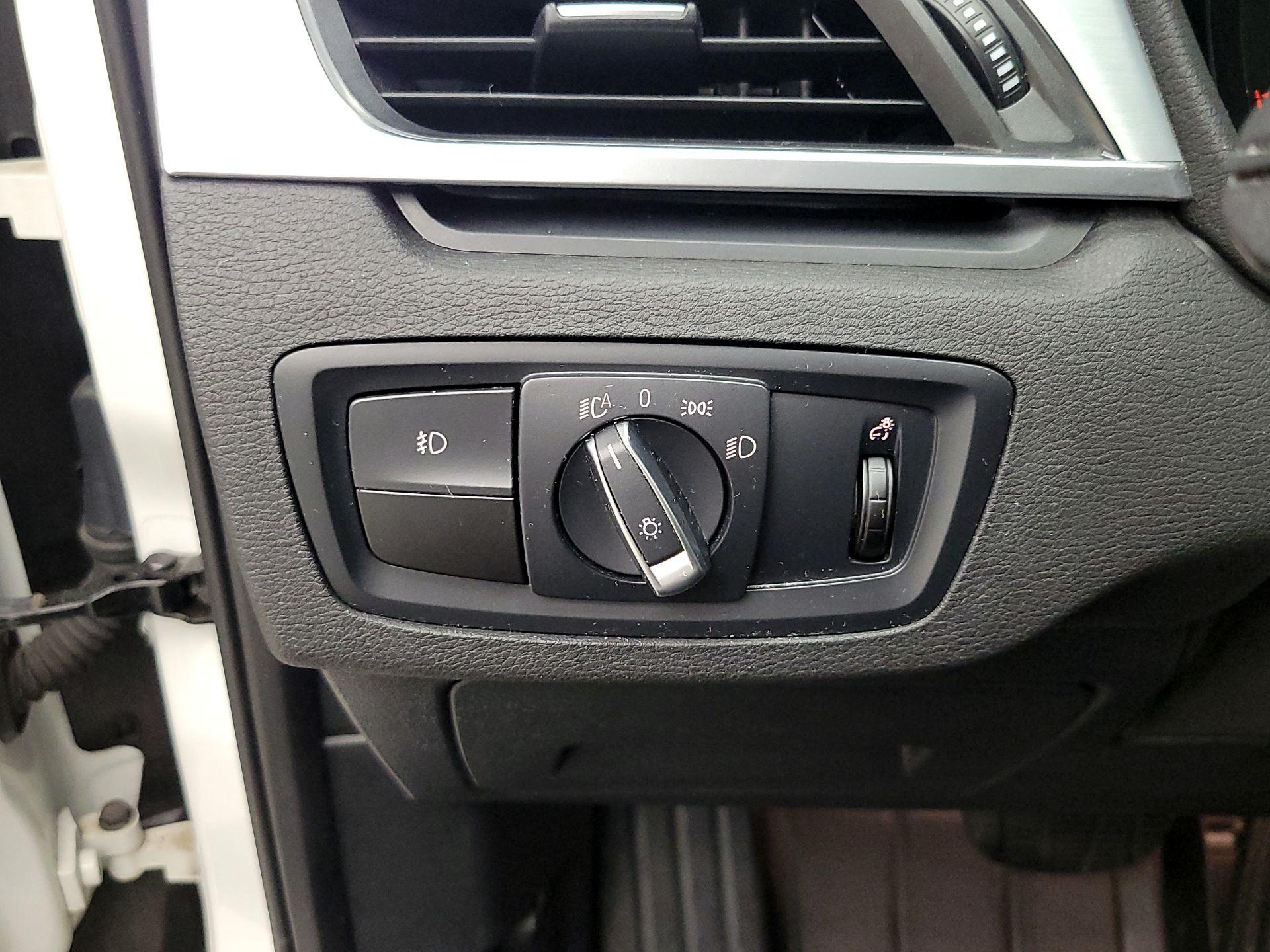 Thumbnail: 2016 BMW X1 - 13