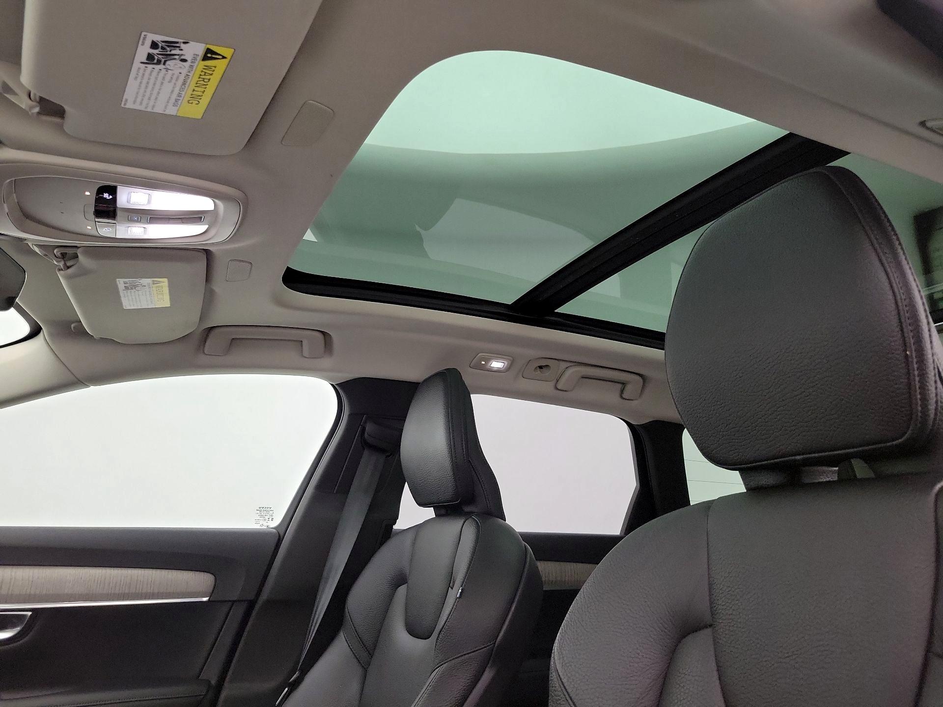 Thumbnail: 2023 Volvo S90 - 20