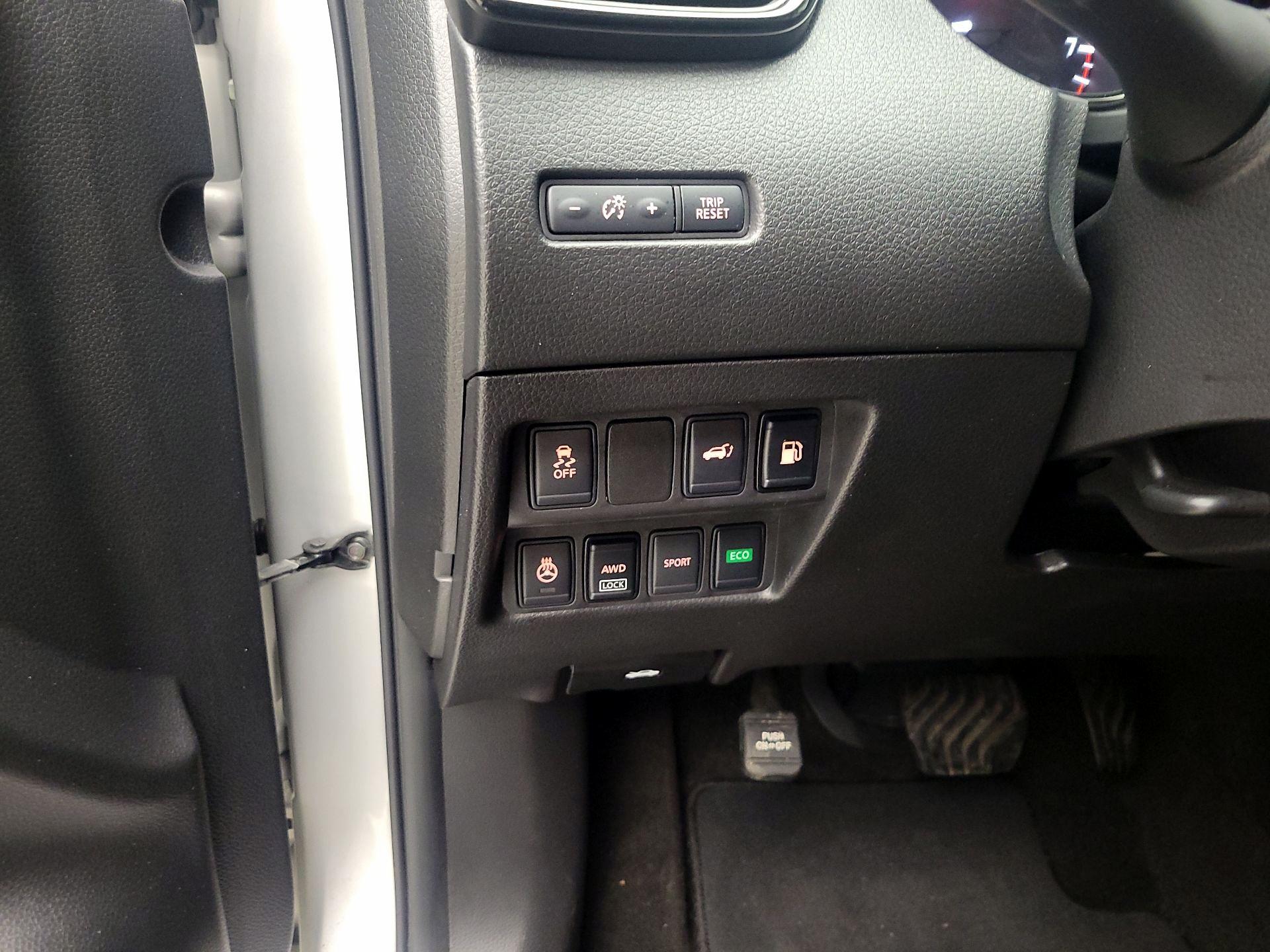 Thumbnail: 2018 Nissan Rogue - 13