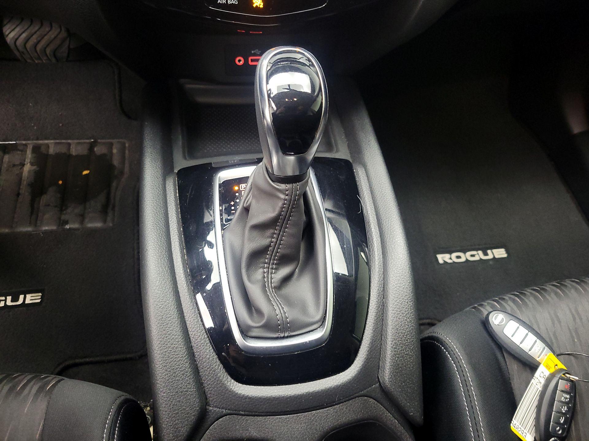 Thumbnail: 2018 Nissan Rogue - 18