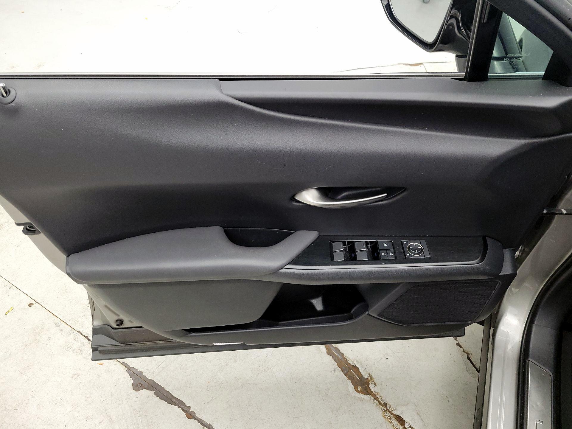 Thumbnail: 2020 Lexus UX - 12