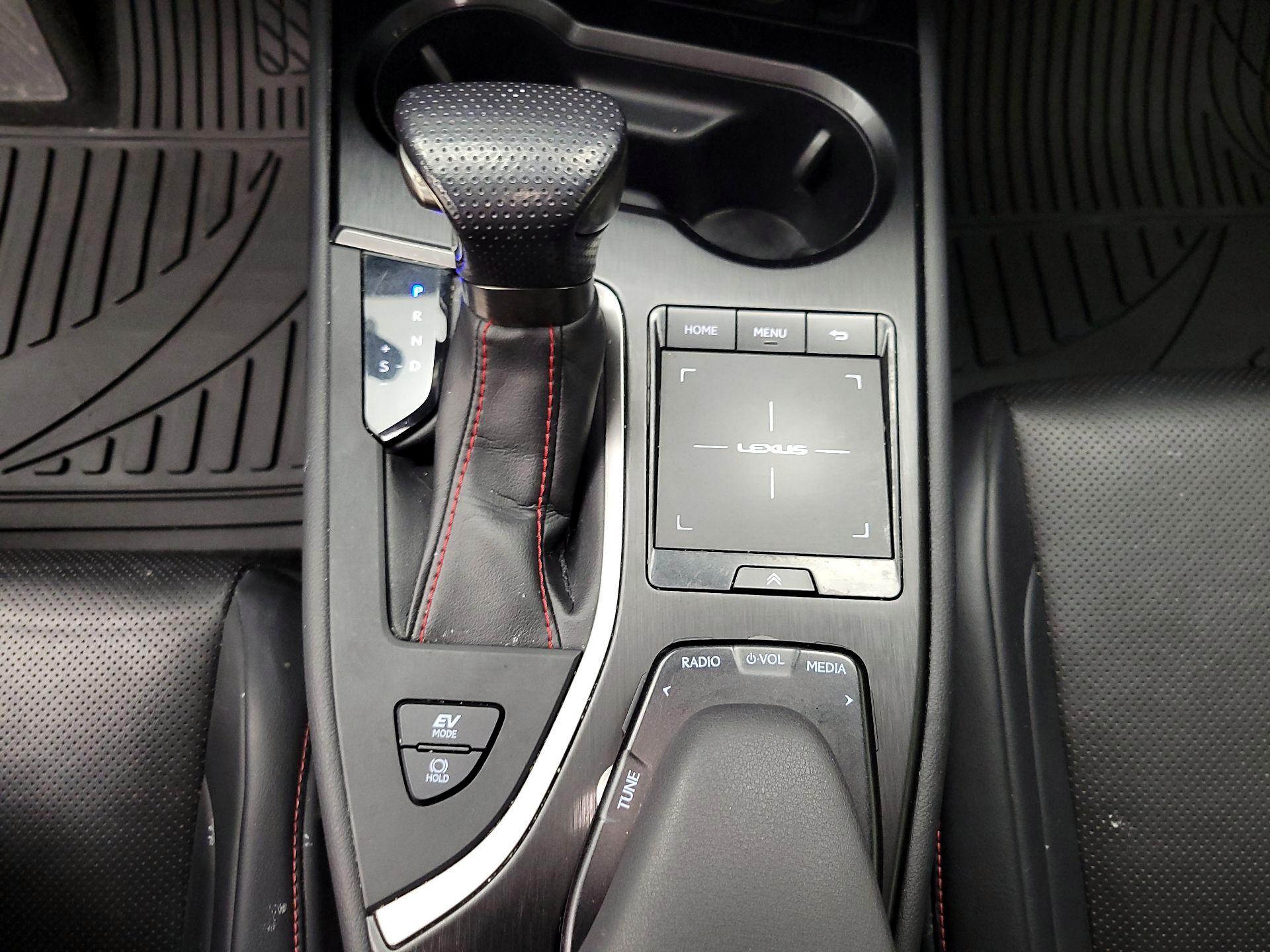 Thumbnail: 2020 Lexus UX - 17