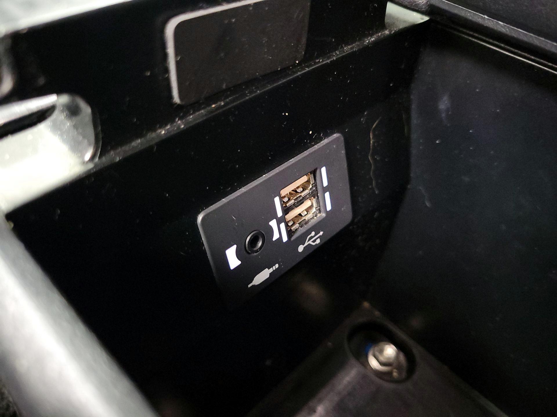 Thumbnail: 2020 Lexus UX - 18