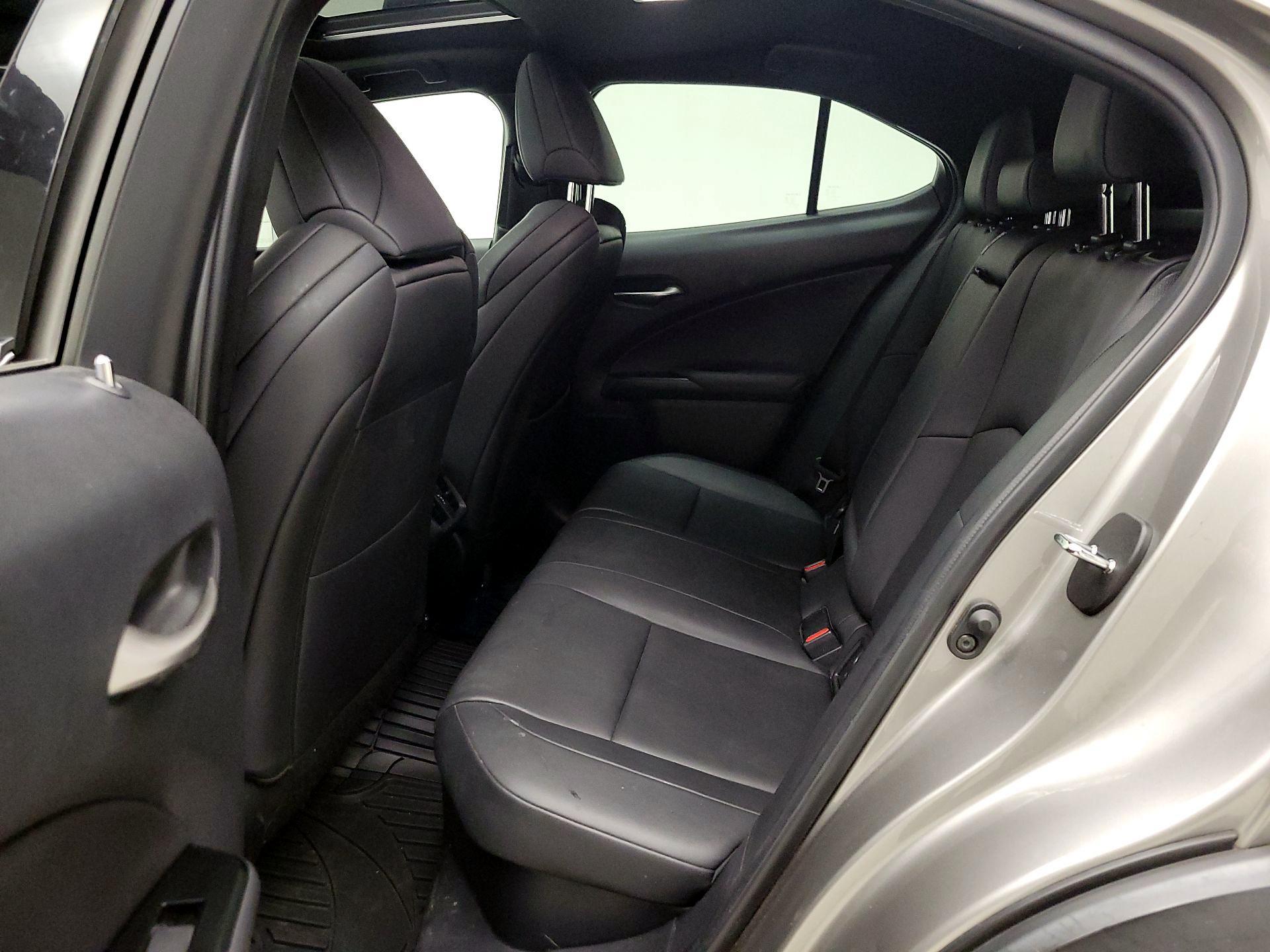 Thumbnail: 2020 Lexus UX - 20