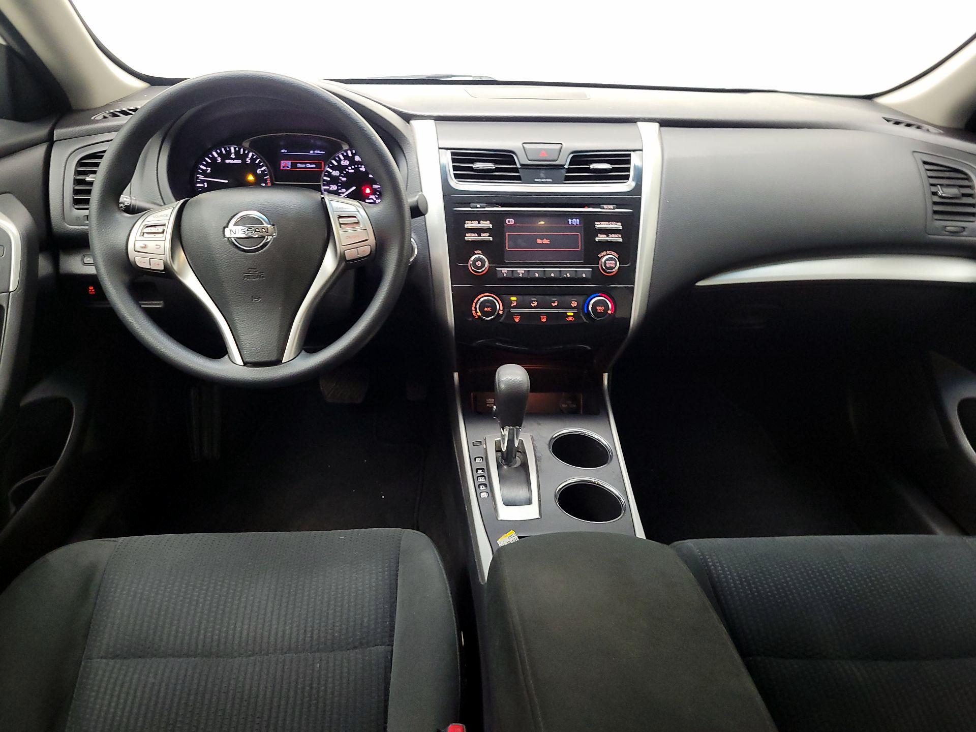 Thumbnail: 2015 Nissan Altima - 9