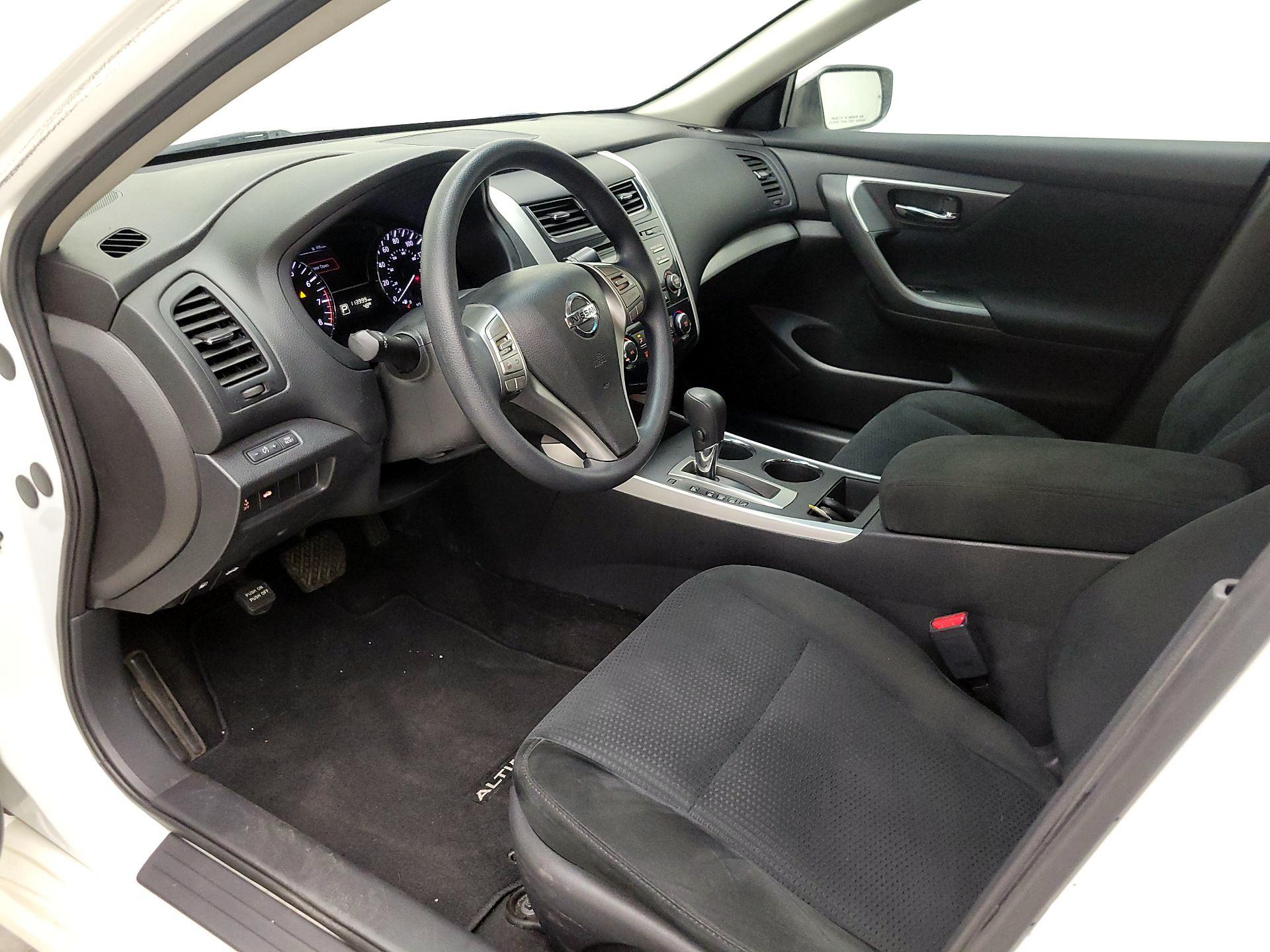 Thumbnail: 2015 Nissan Altima - 11