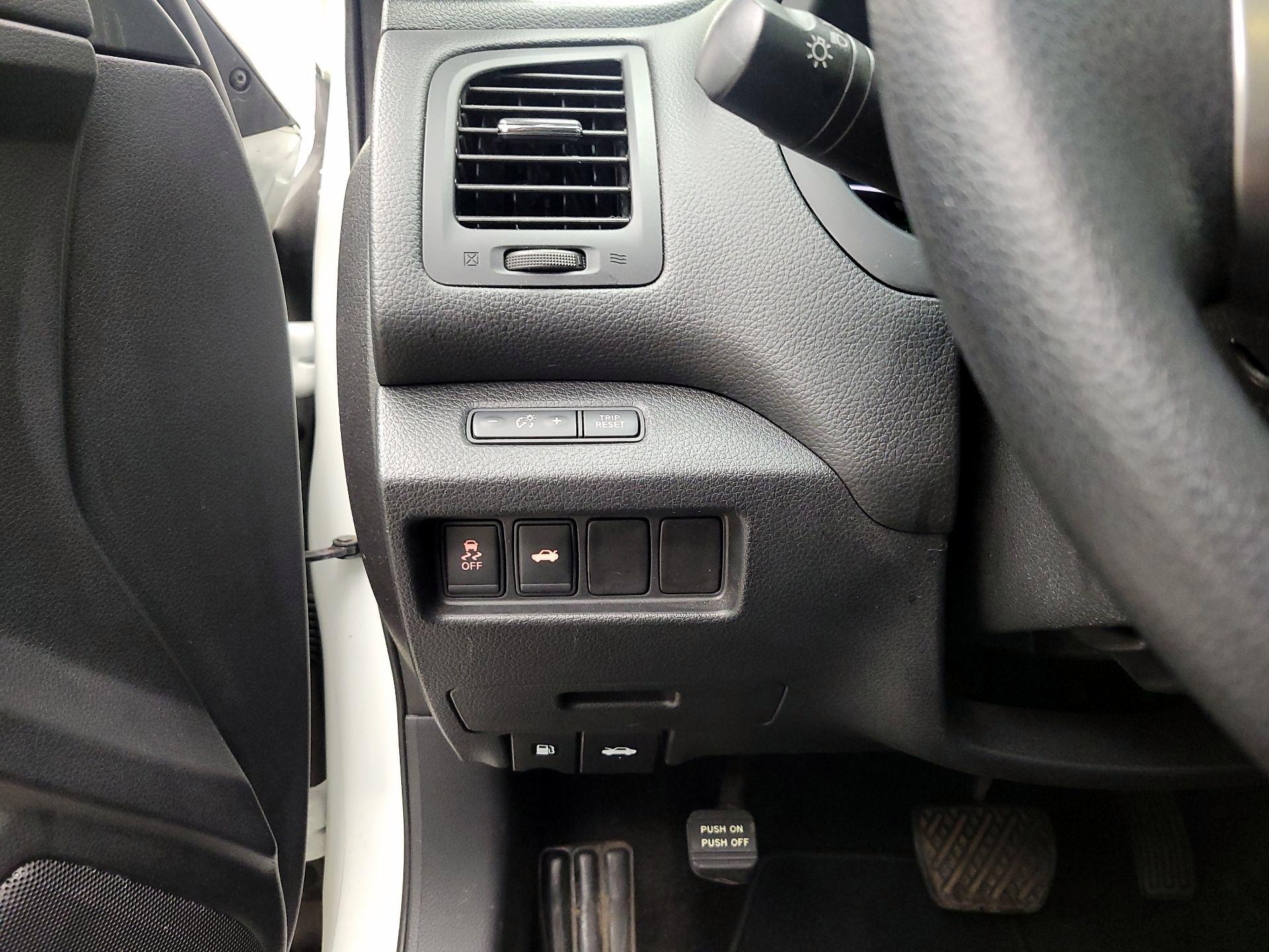 Thumbnail: 2015 Nissan Altima - 13