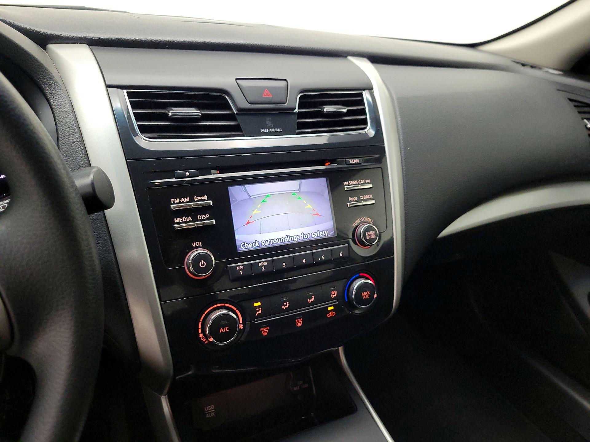 Thumbnail: 2015 Nissan Altima - 14