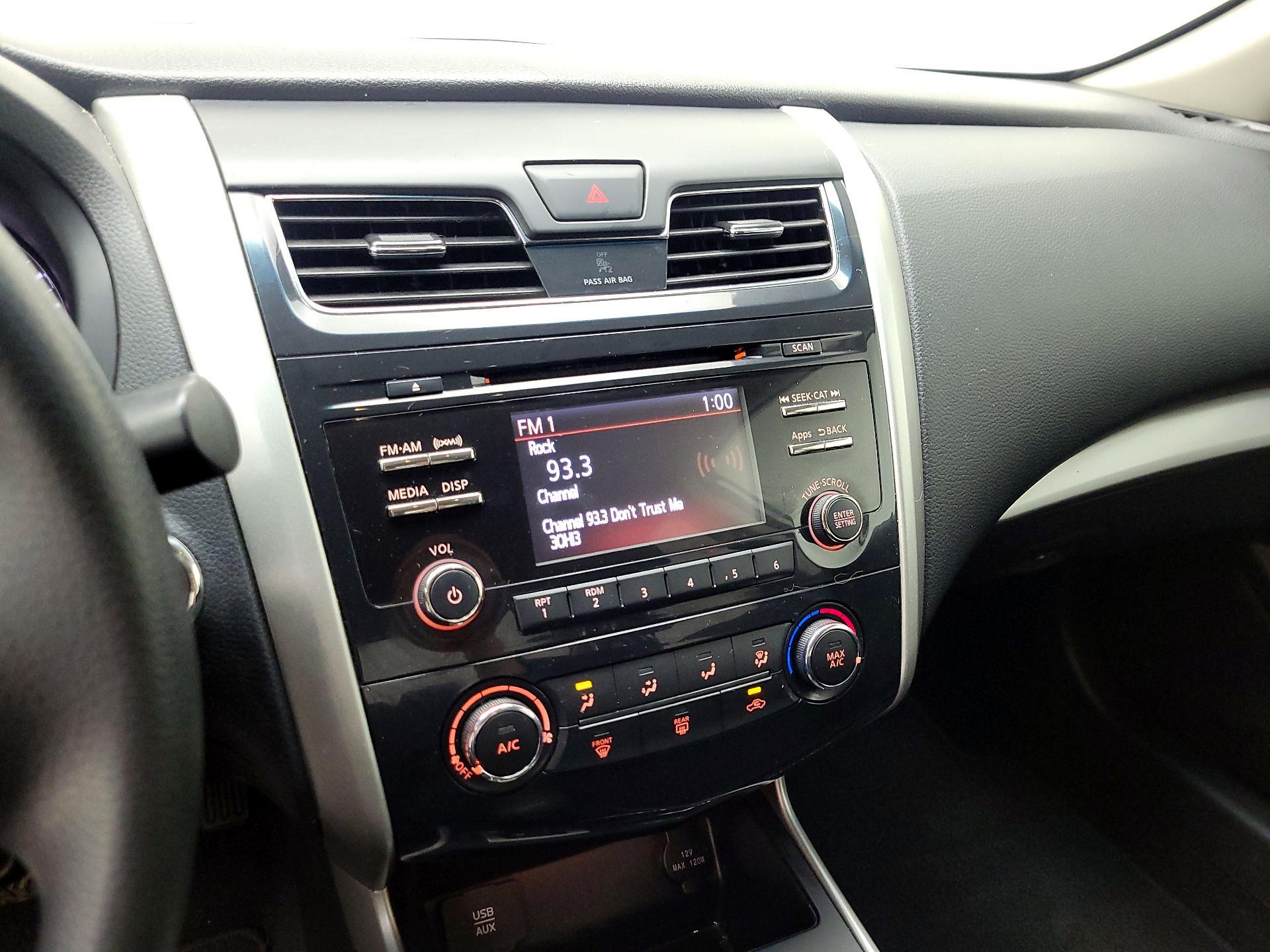 Thumbnail: 2015 Nissan Altima - 15