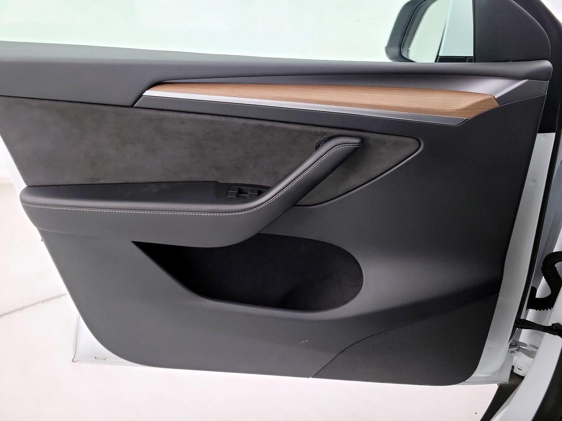 Thumbnail: 2023 Tesla Model Y - 12