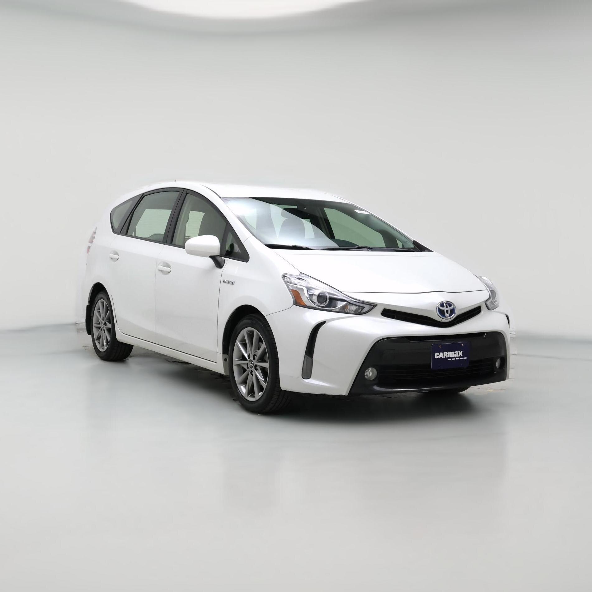 Thumbnail: 2015 Toyota Prius v - 1