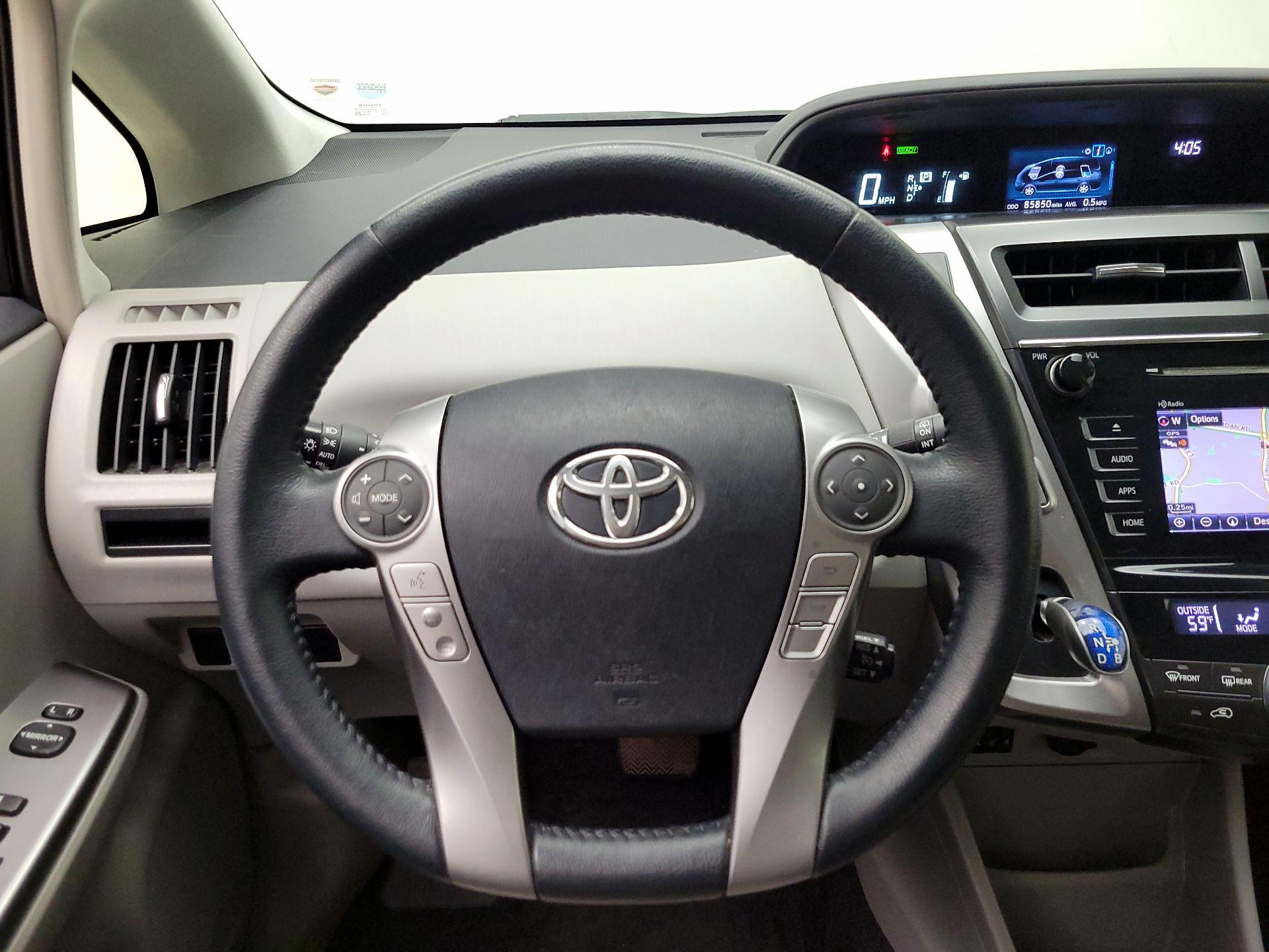 Thumbnail: 2015 Toyota Prius v - 10