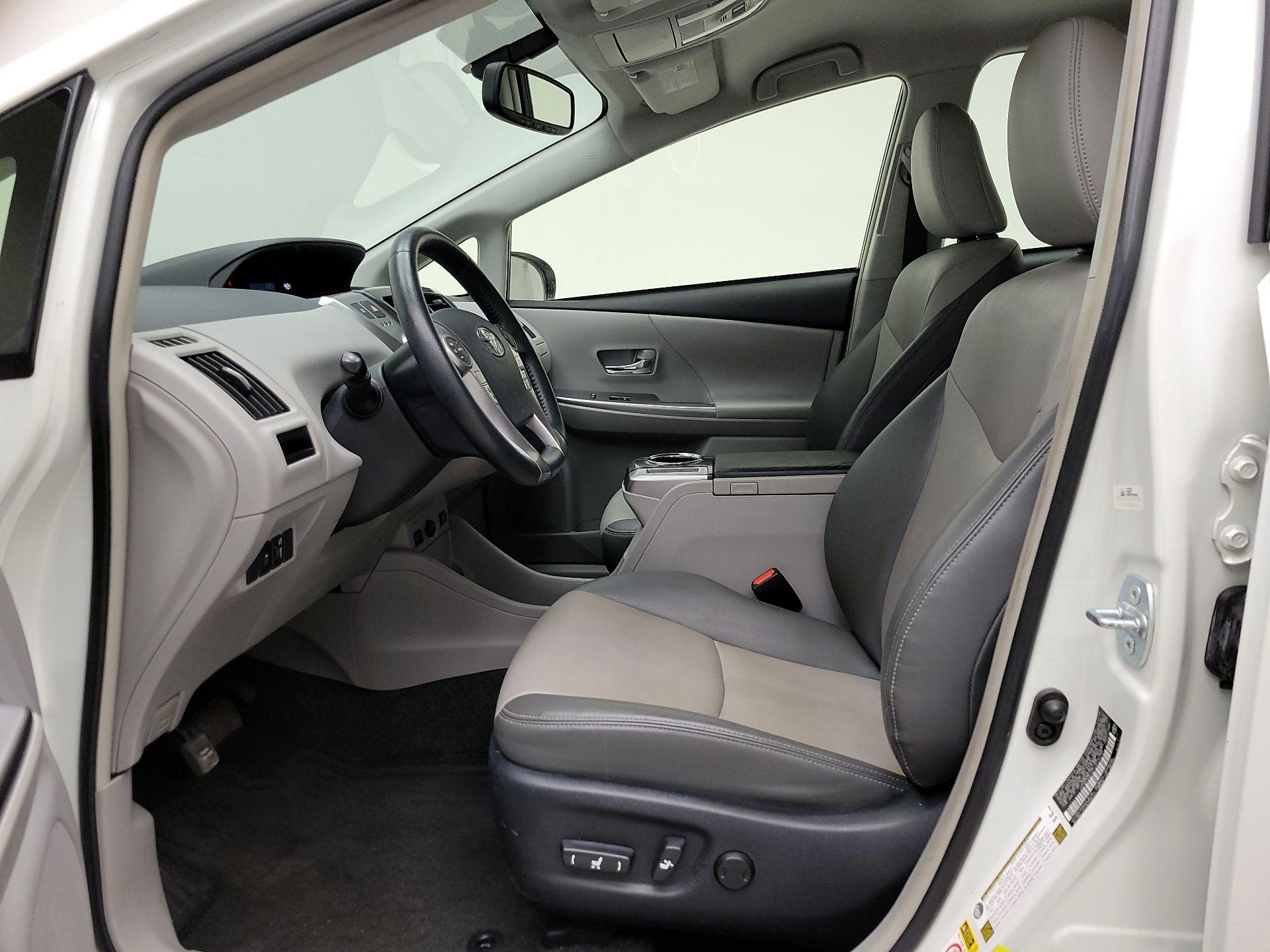 Thumbnail: 2015 Toyota Prius v - 11