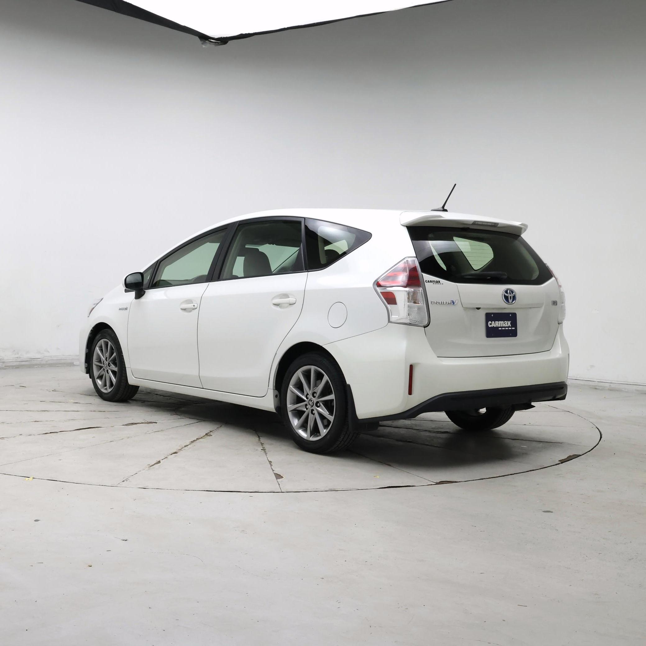 Thumbnail: 2015 Toyota Prius v - 2