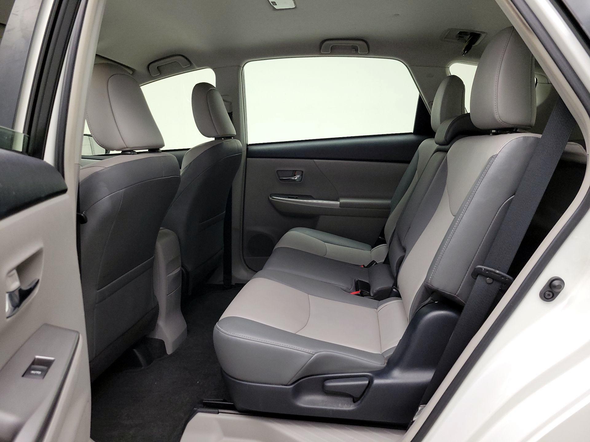 Thumbnail: 2015 Toyota Prius v - 20