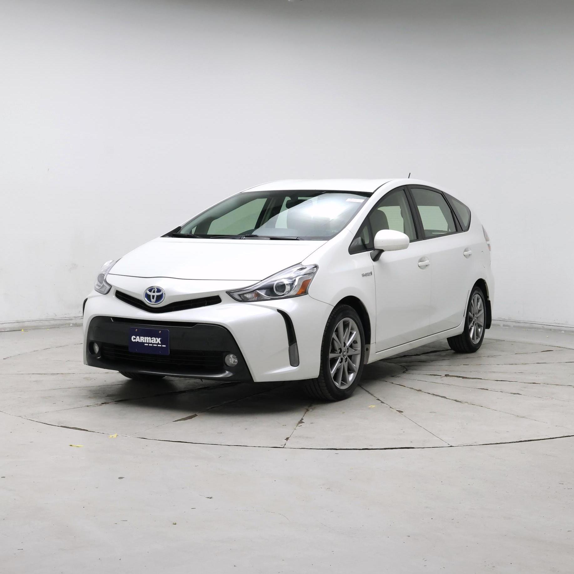 Thumbnail: 2015 Toyota Prius v - 4