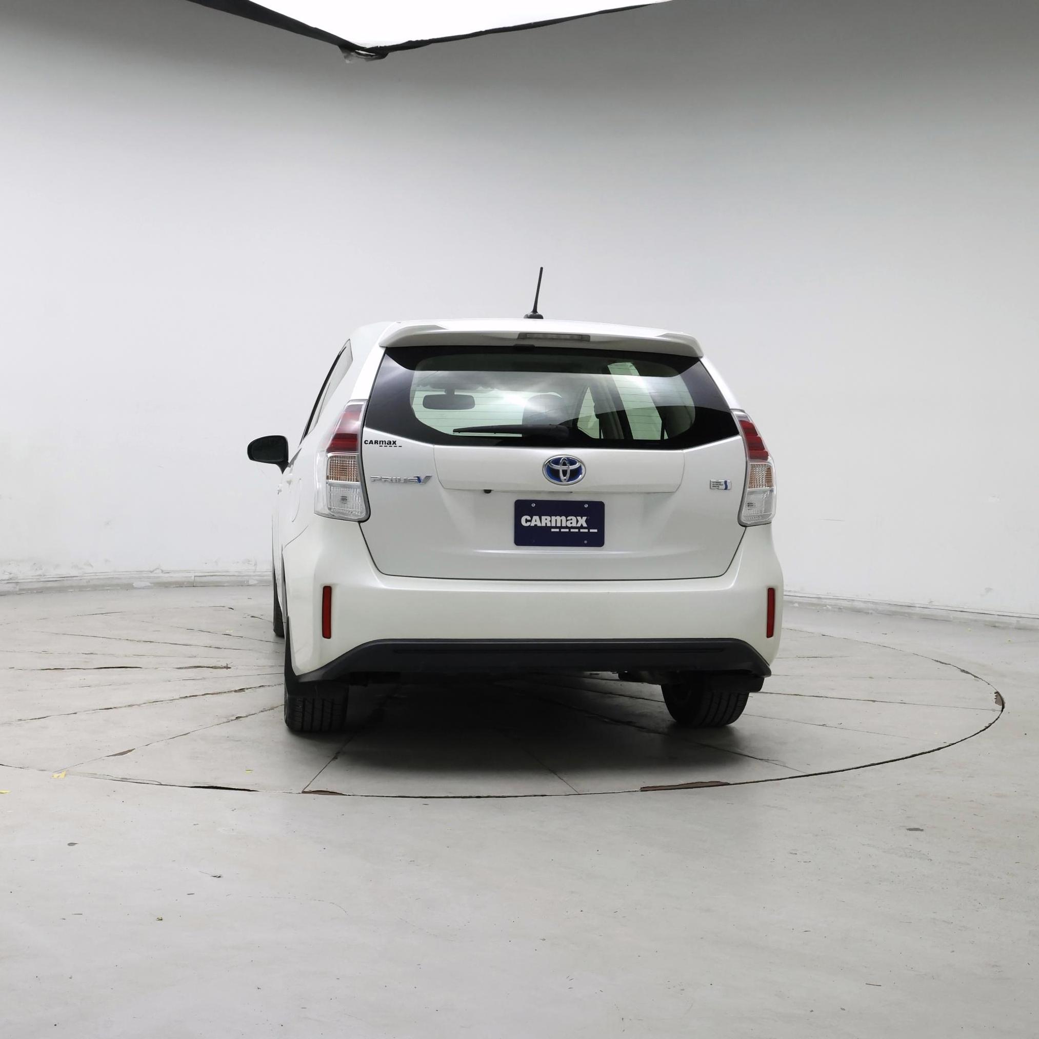 Thumbnail: 2015 Toyota Prius v - 6