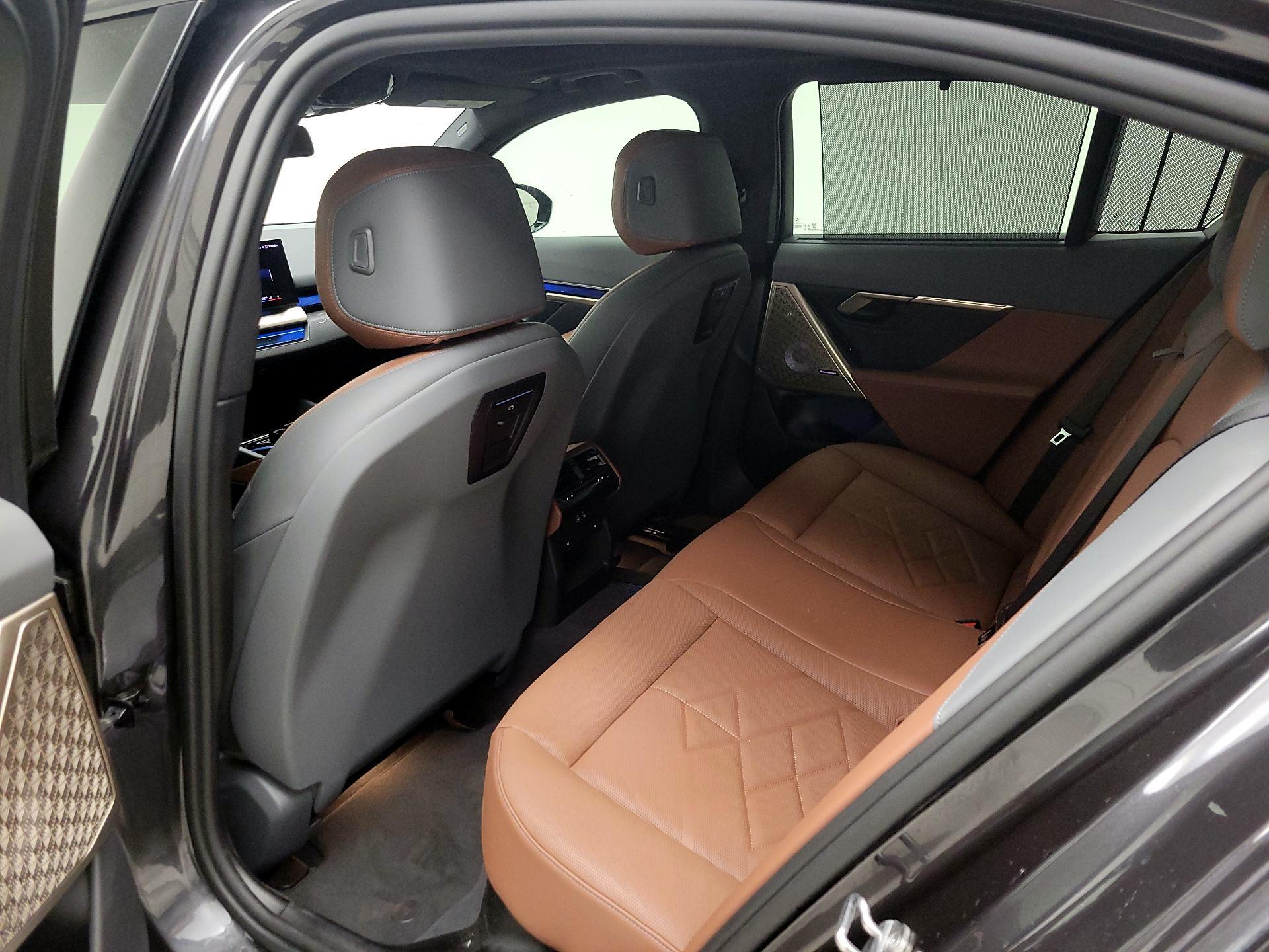 Thumbnail: 2024 BMW i5 - 19