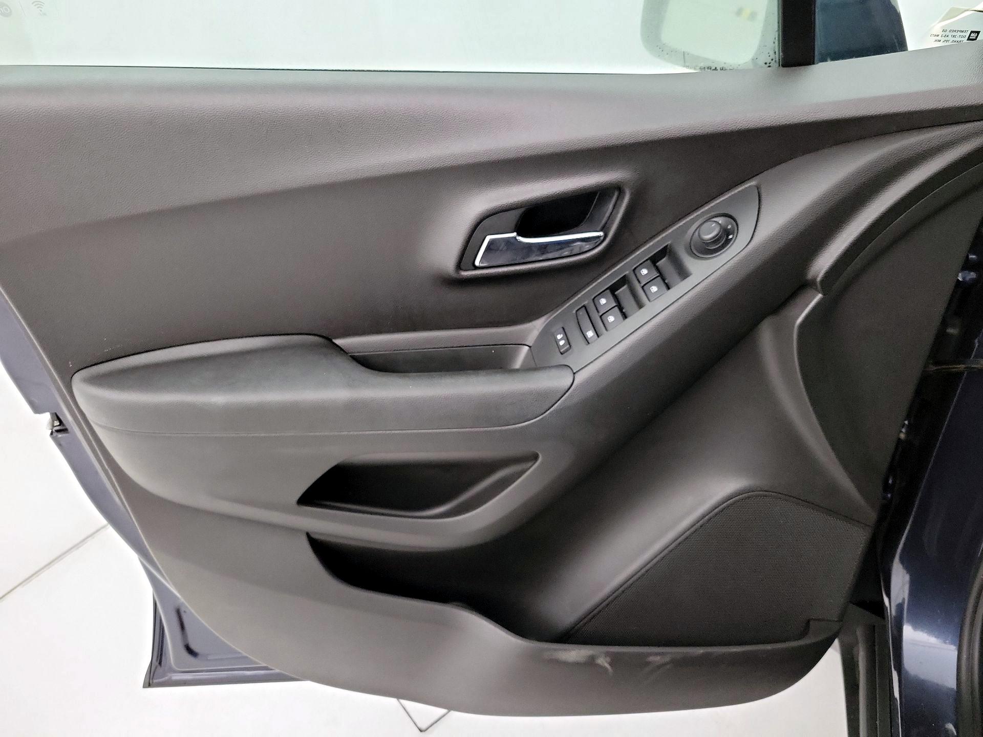 Thumbnail: 2018 Chevrolet Trax - 12