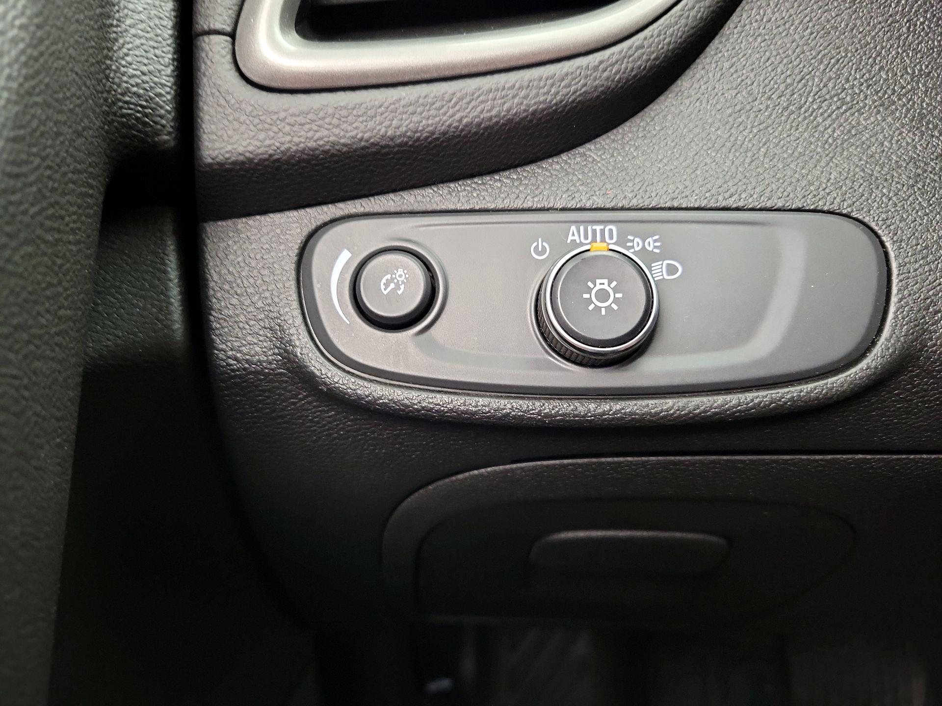 Thumbnail: 2018 Chevrolet Trax - 13