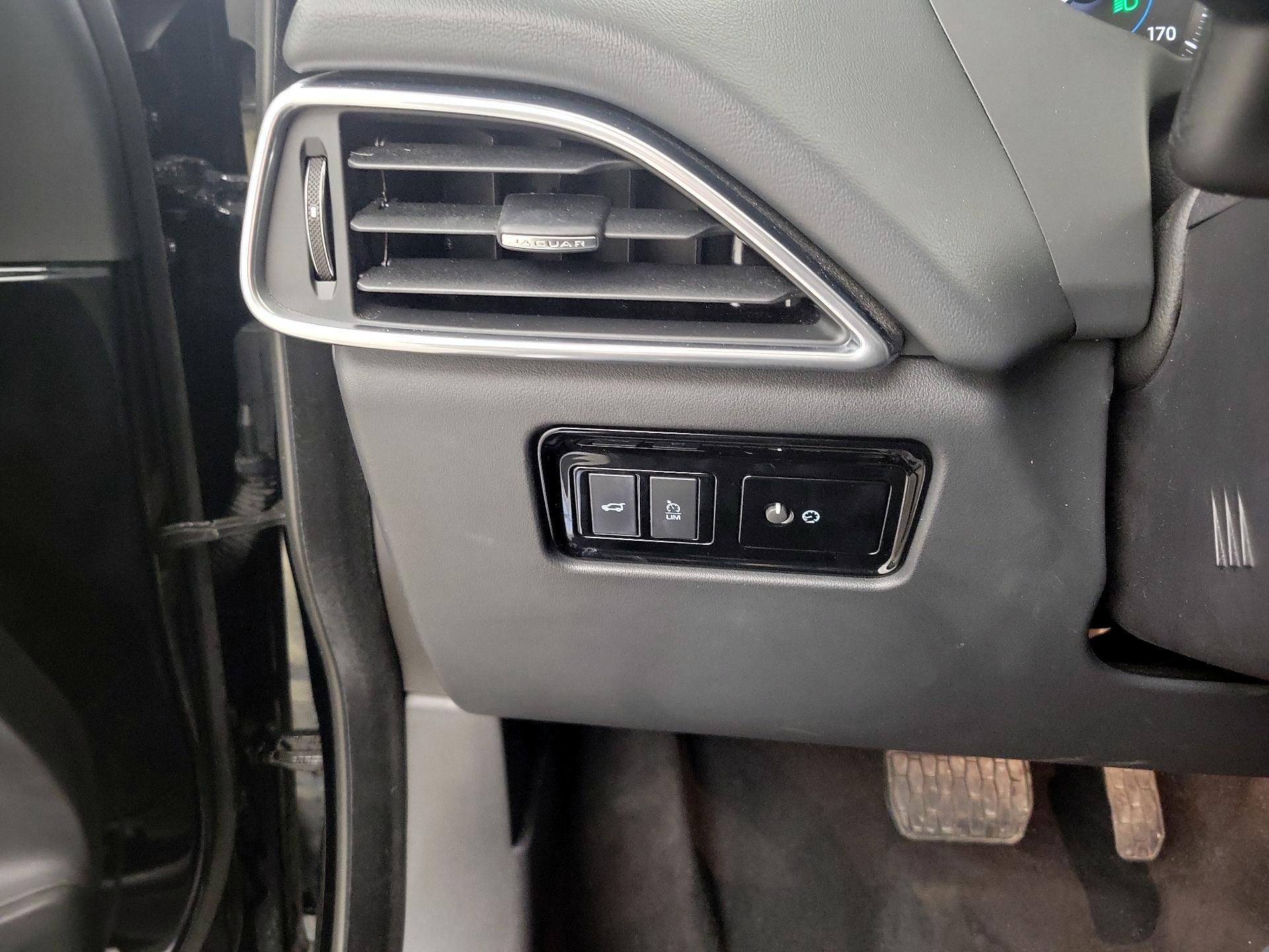 Thumbnail: 2020 Jaguar F-Pace - 13