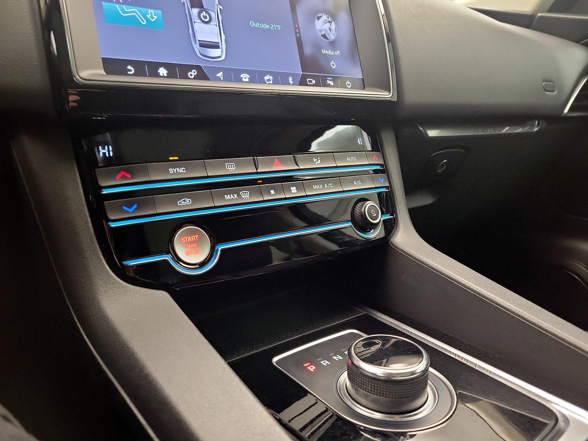 Thumbnail: 2020 Jaguar F-Pace - 17