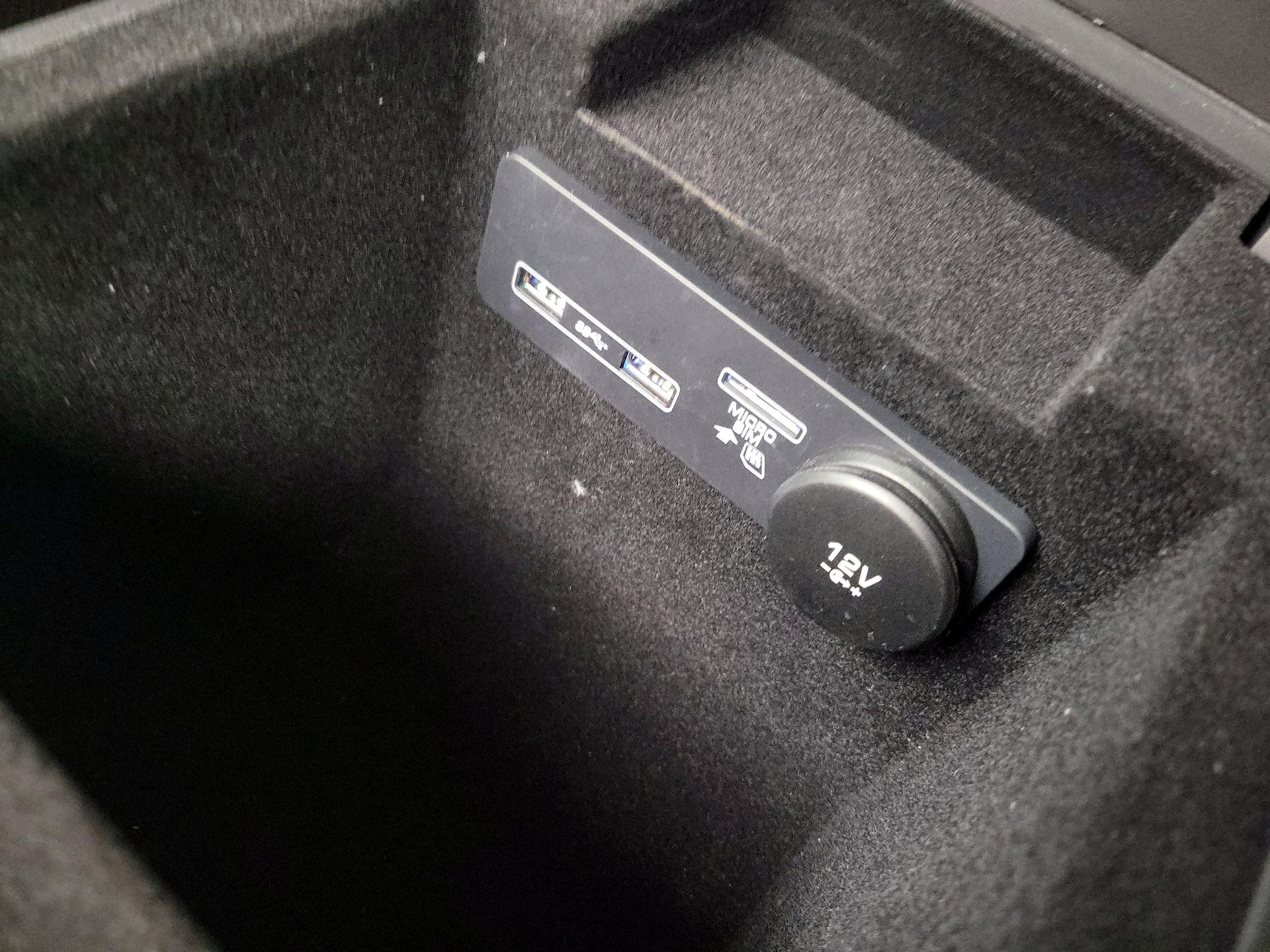 Thumbnail: 2020 Jaguar F-Pace - 19