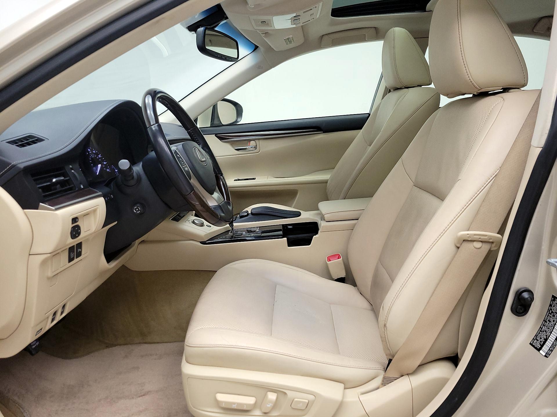 Thumbnail: 2015 Lexus ES - 11