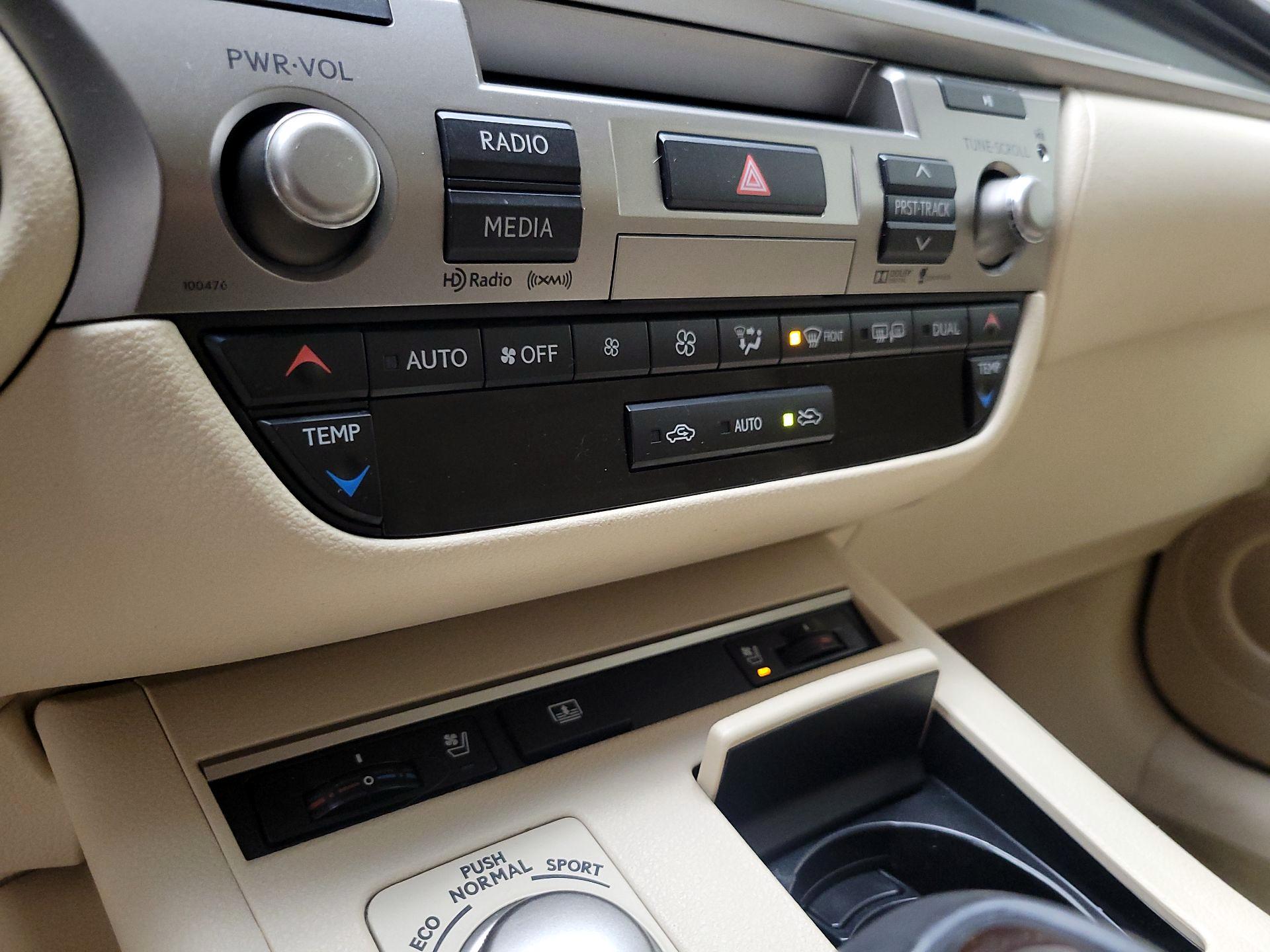 Thumbnail: 2015 Lexus ES - 17