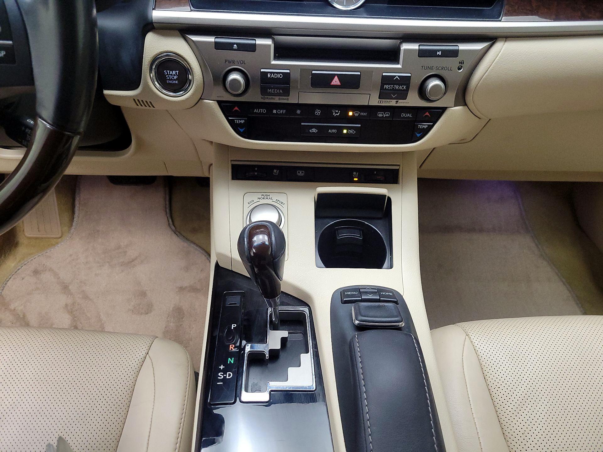 Thumbnail: 2015 Lexus ES - 18