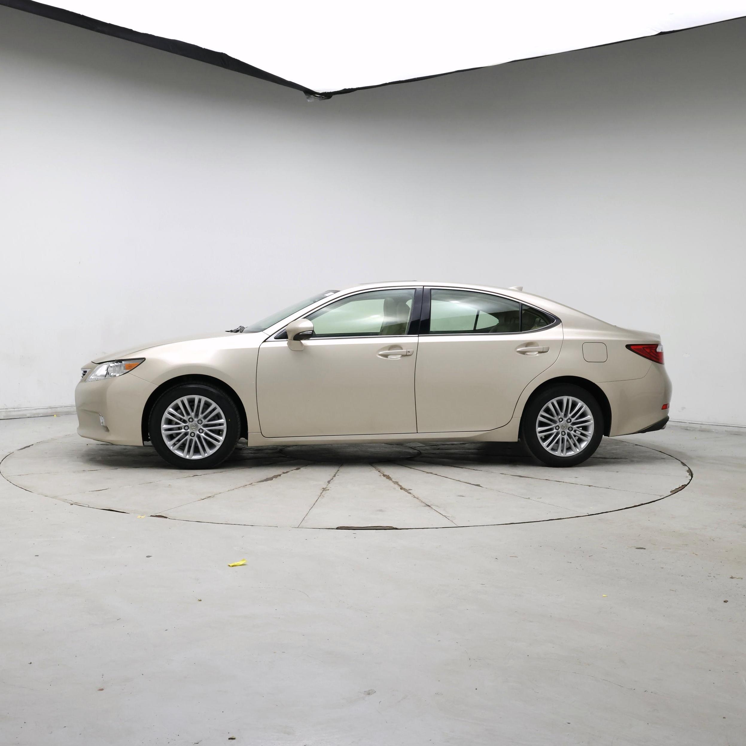 Thumbnail: 2015 Lexus ES - 3