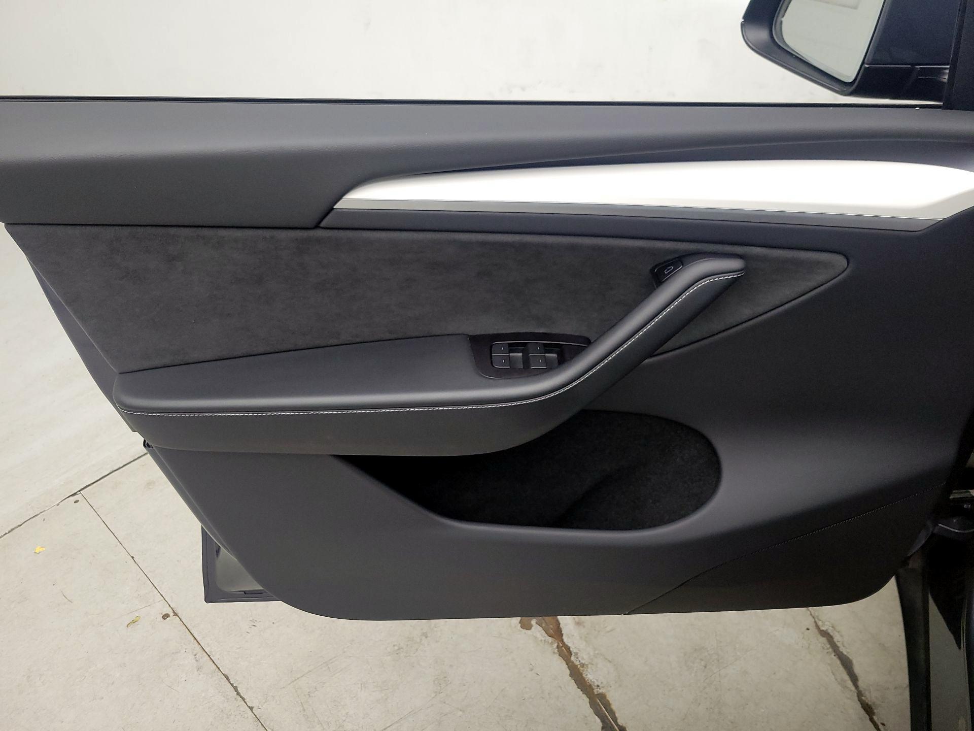 Thumbnail: 2023 Tesla Model Y - 12