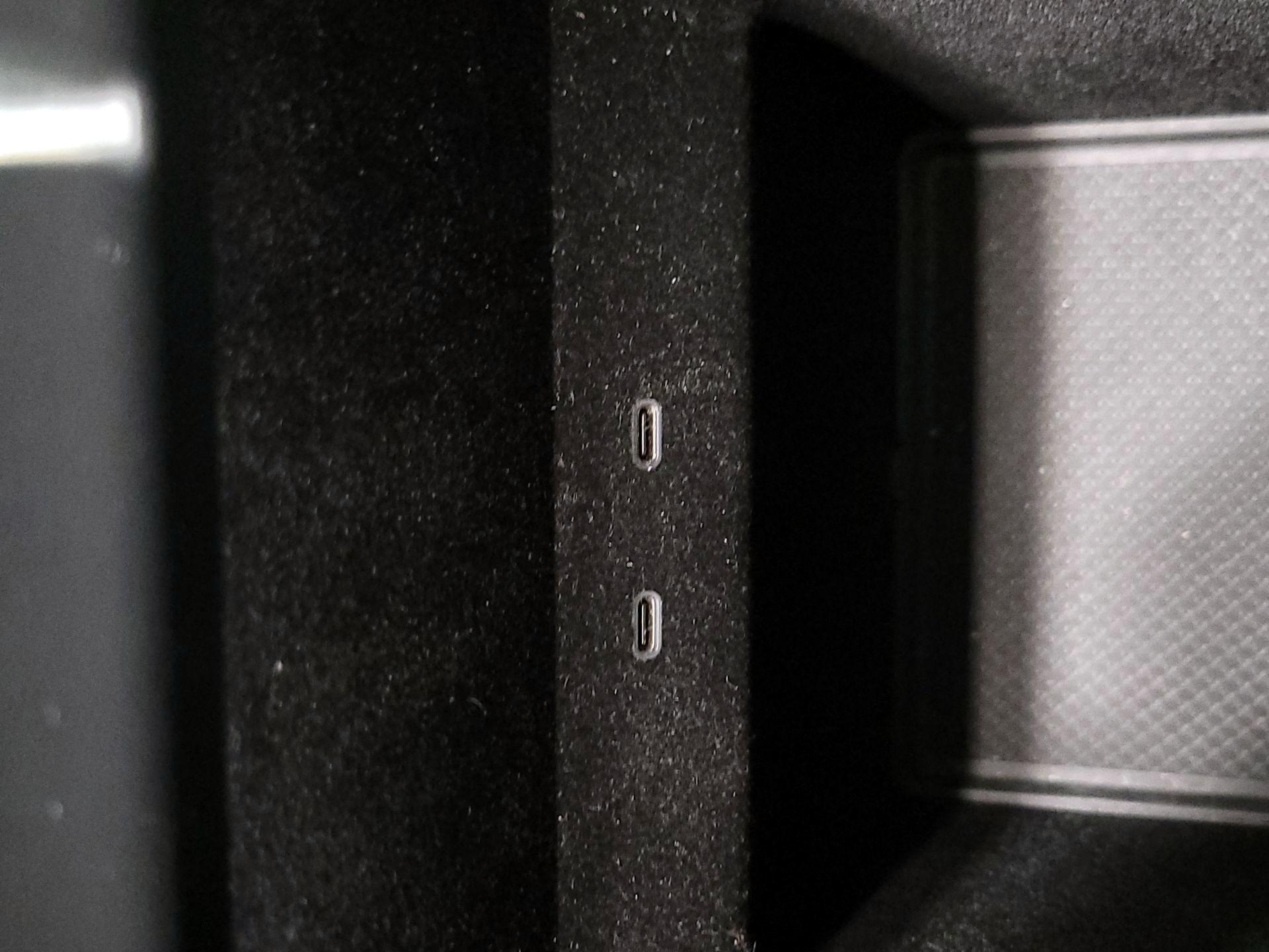 Thumbnail: 2022 Rivian R1T - 19