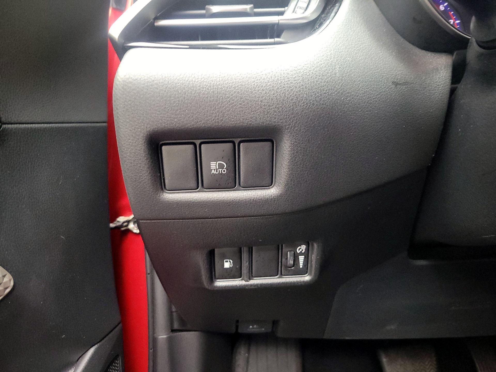 Thumbnail: 2021 Toyota C-HR - 13