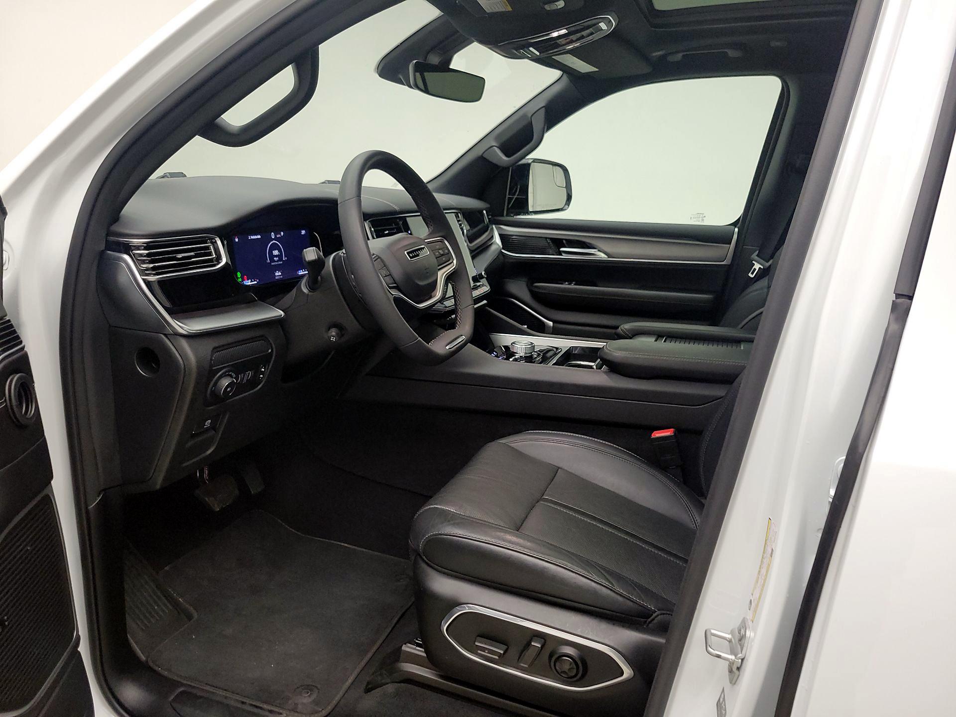 Thumbnail: 2023 Jeep Wagoneer - 11