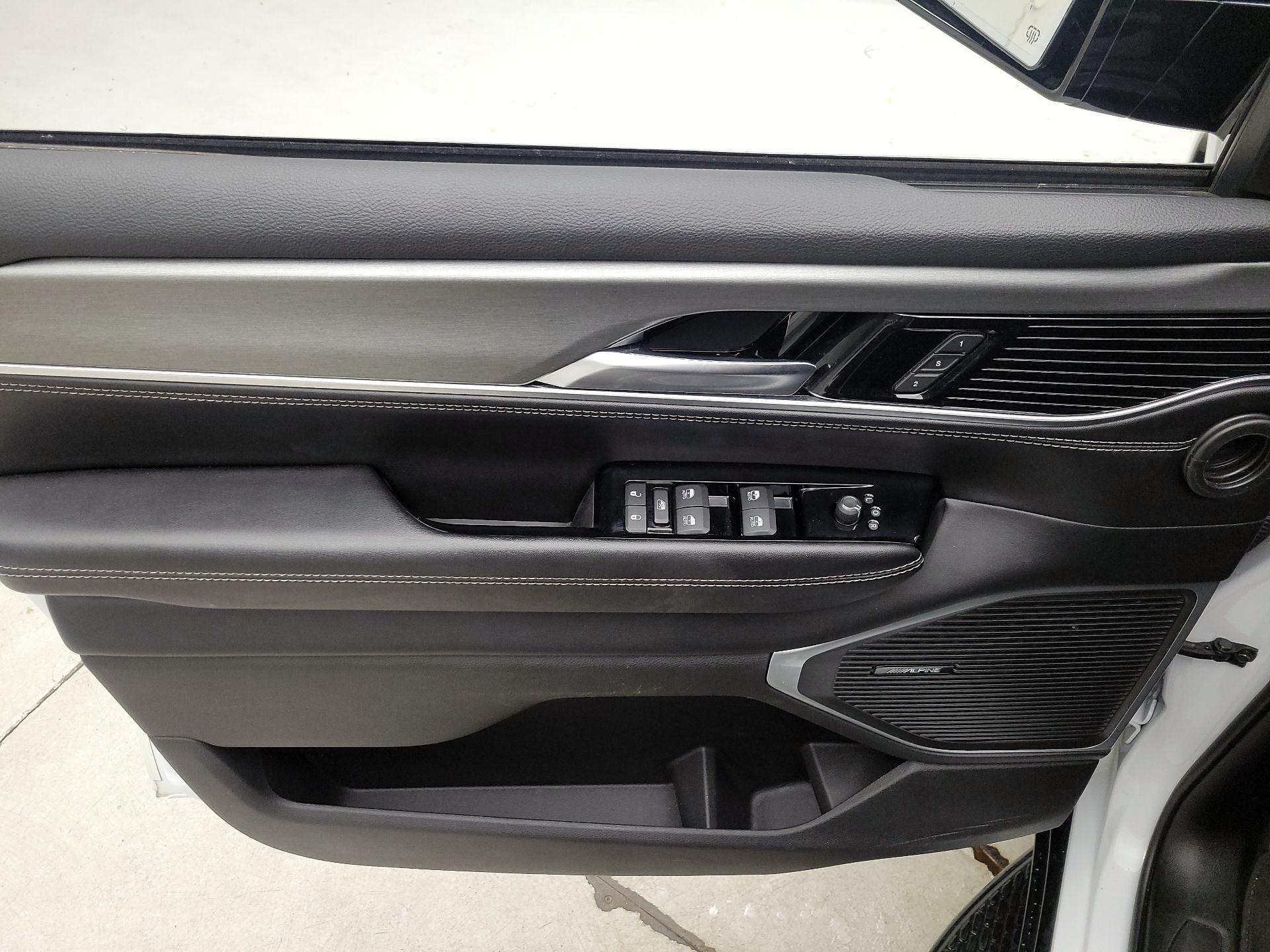 Thumbnail: 2023 Jeep Wagoneer - 12