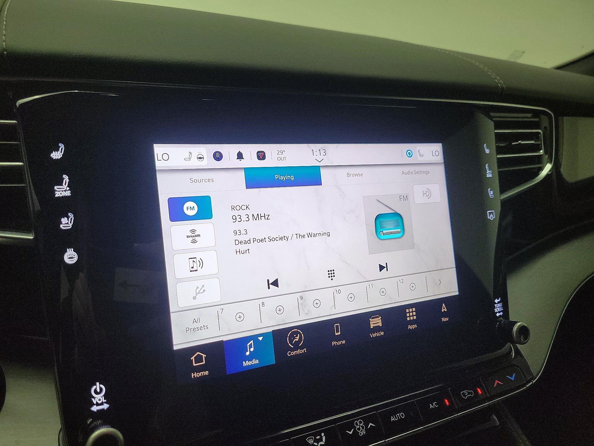 Thumbnail: 2023 Jeep Wagoneer - 16