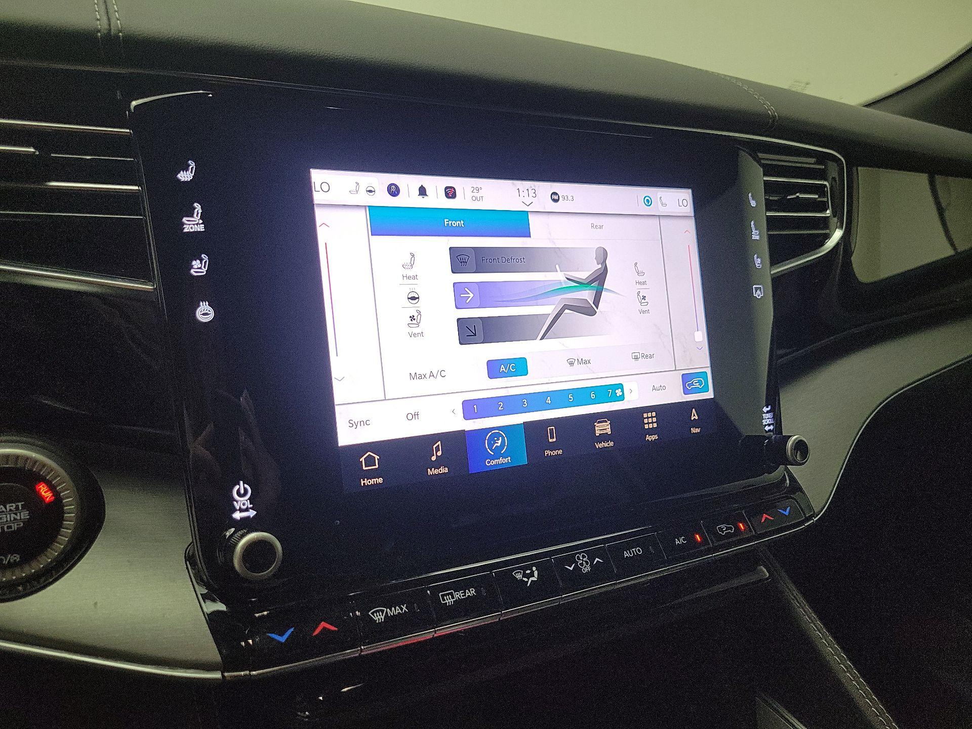 Thumbnail: 2023 Jeep Wagoneer - 17