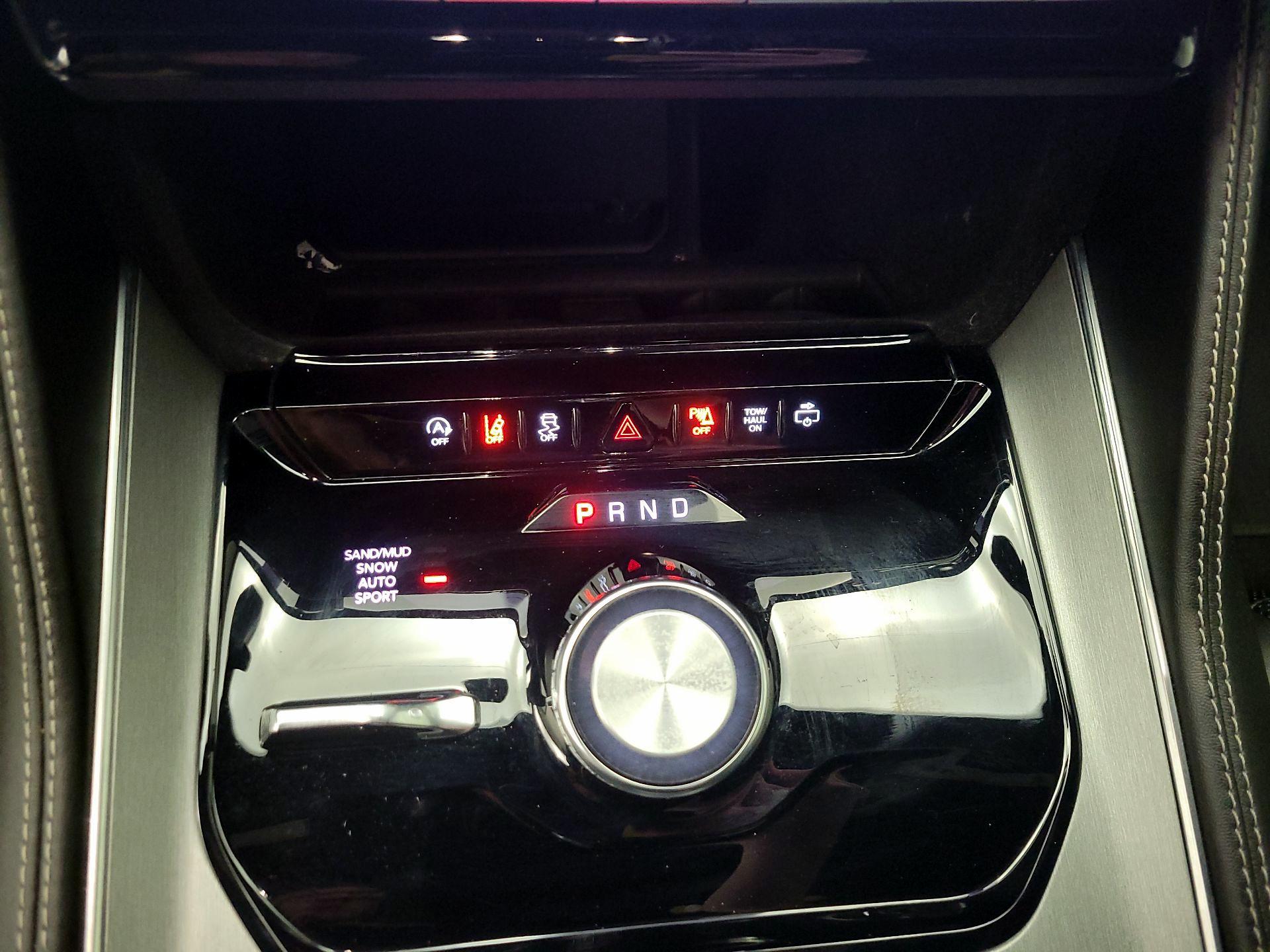 Thumbnail: 2023 Jeep Wagoneer - 18