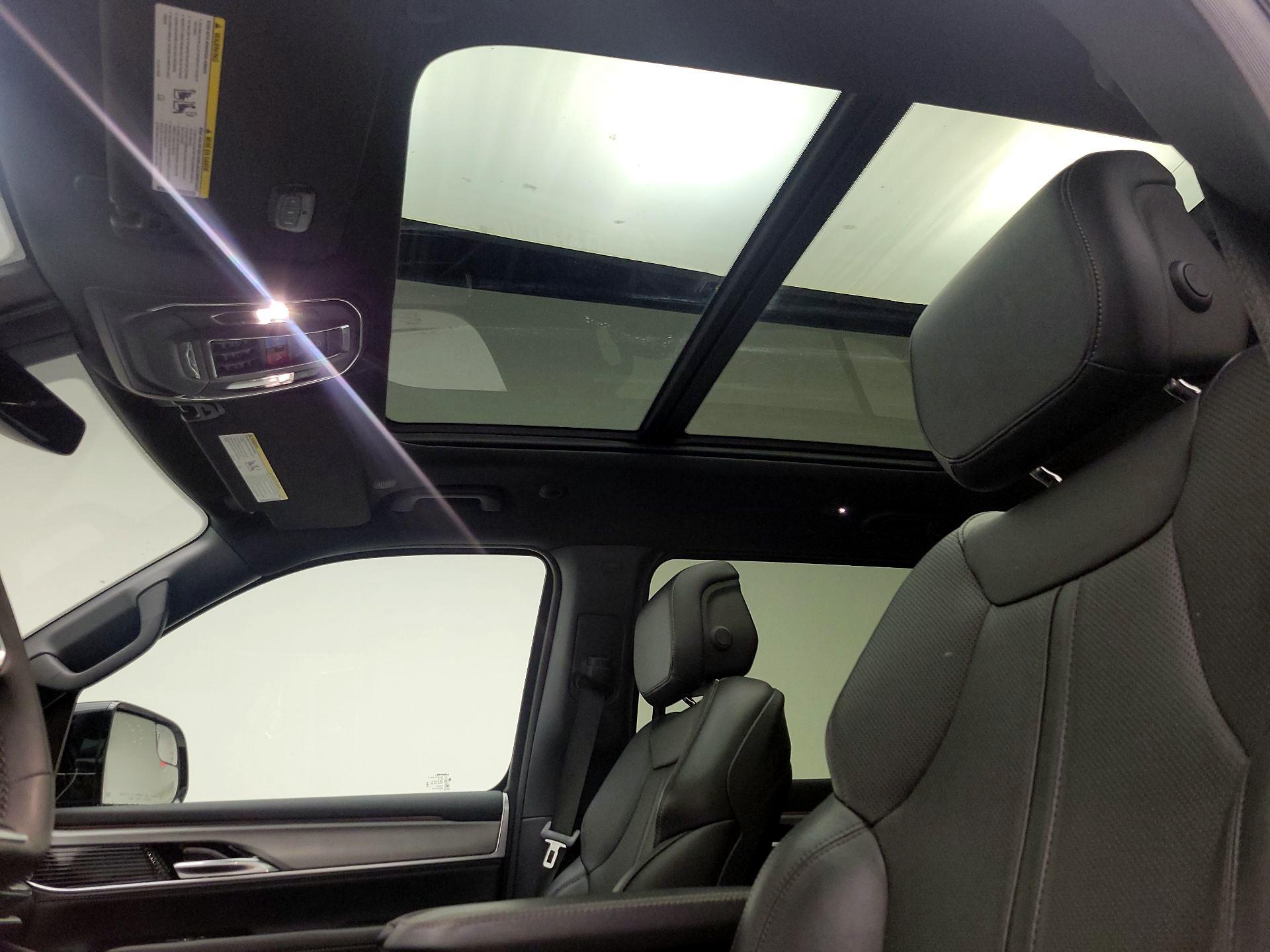 Thumbnail: 2023 Jeep Wagoneer - 20