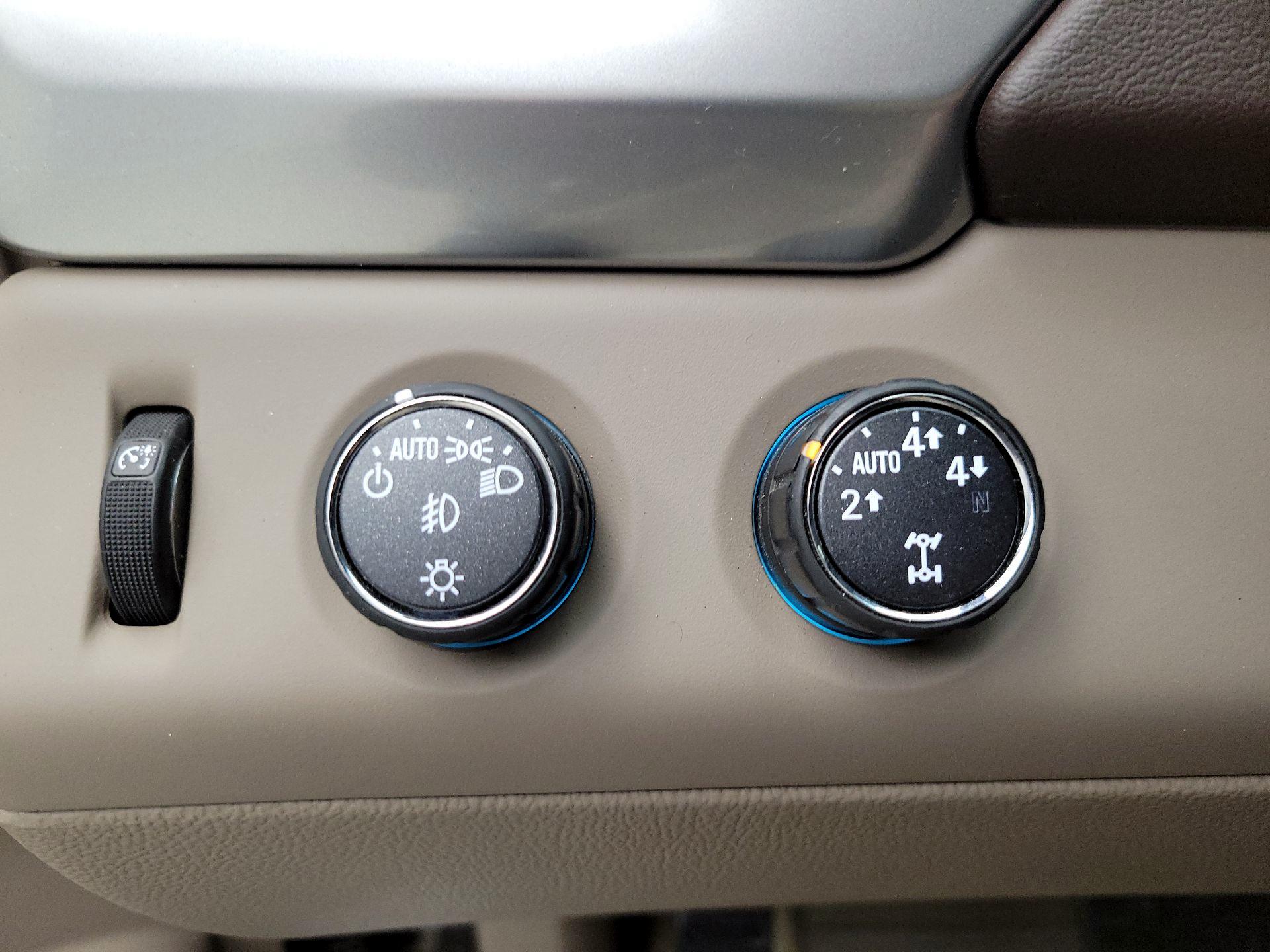 Thumbnail: 2015 Chevrolet Tahoe - 13