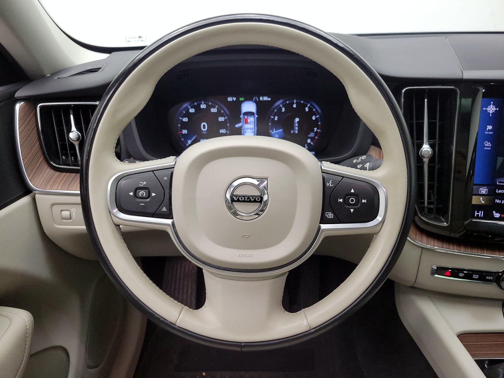 Thumbnail: 2021 Volvo XC60 - 10