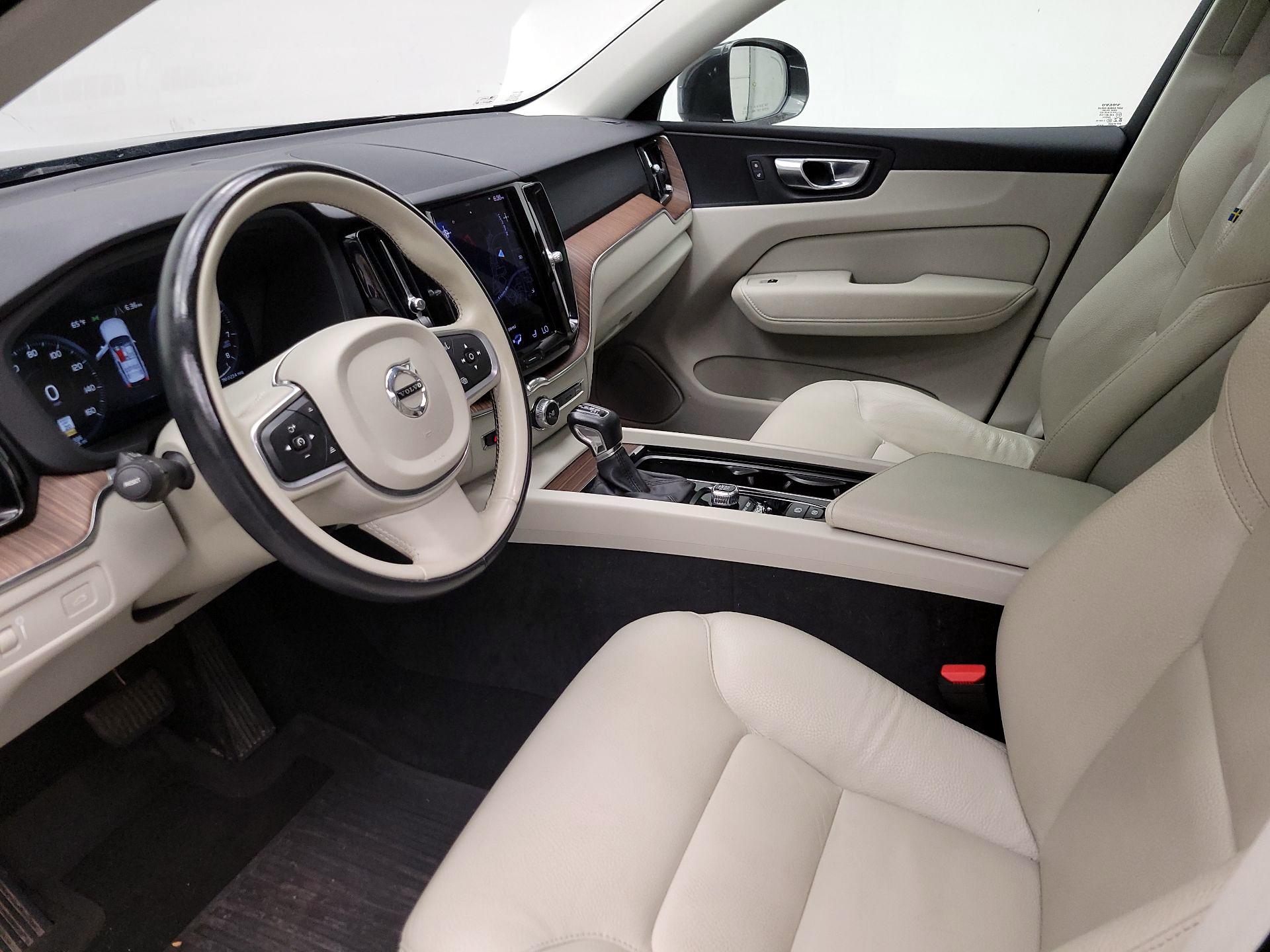 Thumbnail: 2021 Volvo XC60 - 11